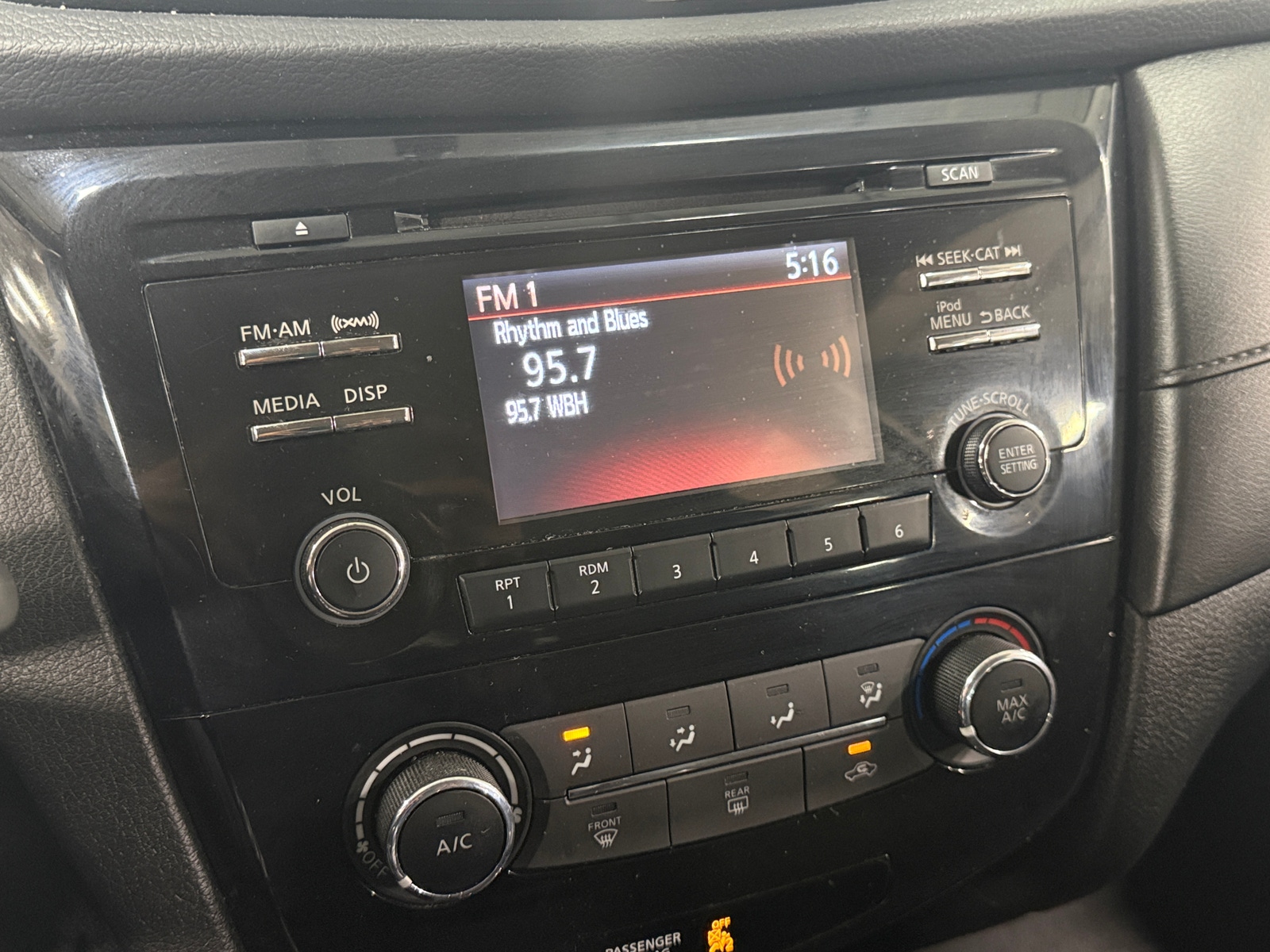 Thumbnail: 2017 Nissan Rogue - 4