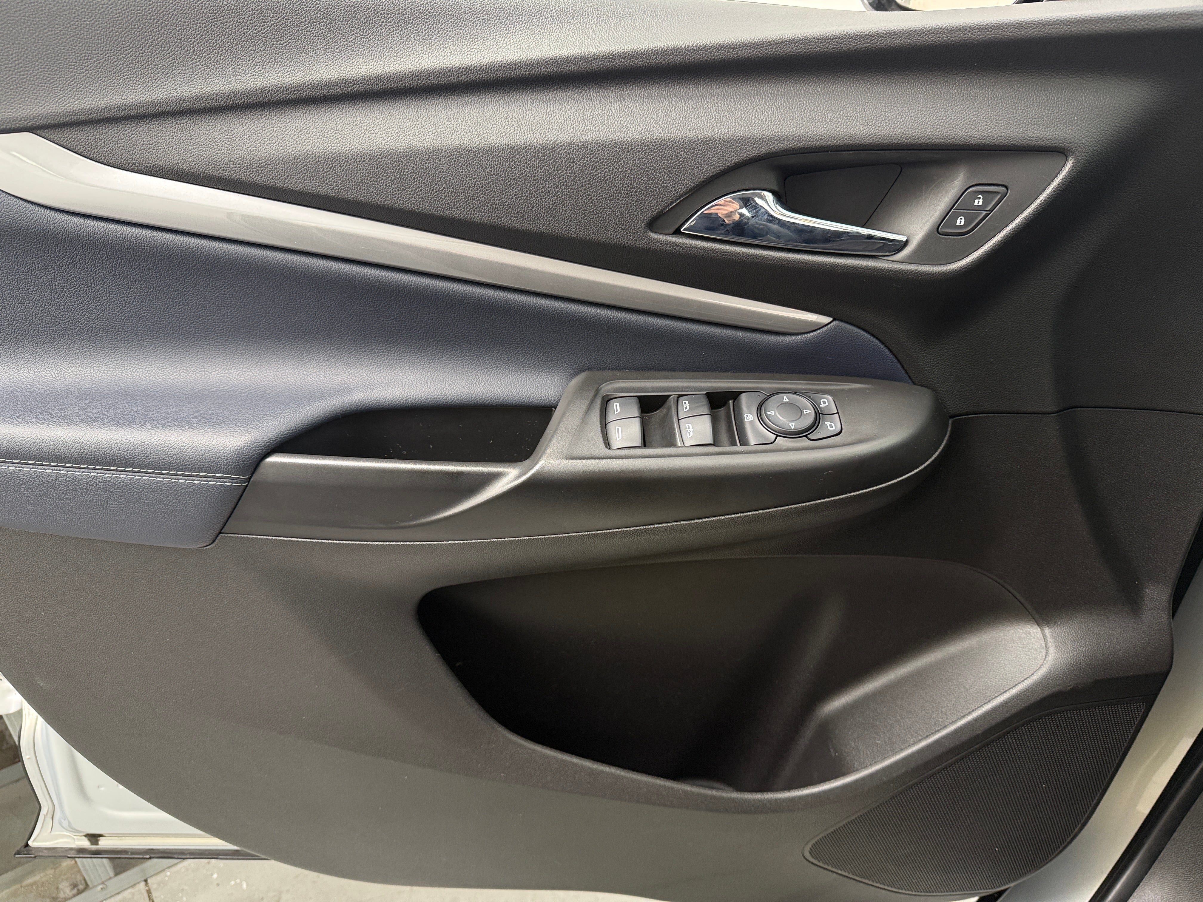 Used 2022 Chevrolet Bolt EUV LT with VIN 1G1FY6S06N4112779 for sale in Auburn, WA