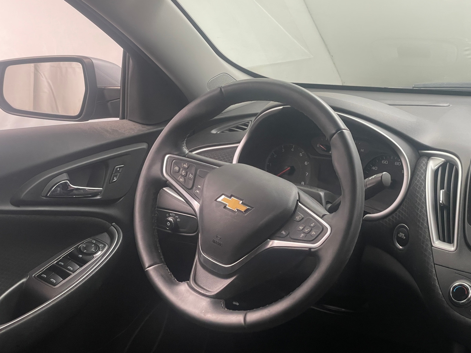 Thumbnail: 2023 Chevrolet Malibu - 5