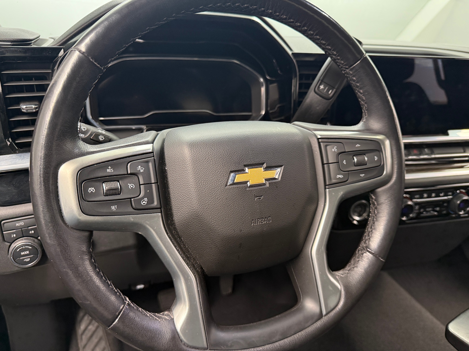 Thumbnail: 2022 Chevrolet Silverado 1500 - 5