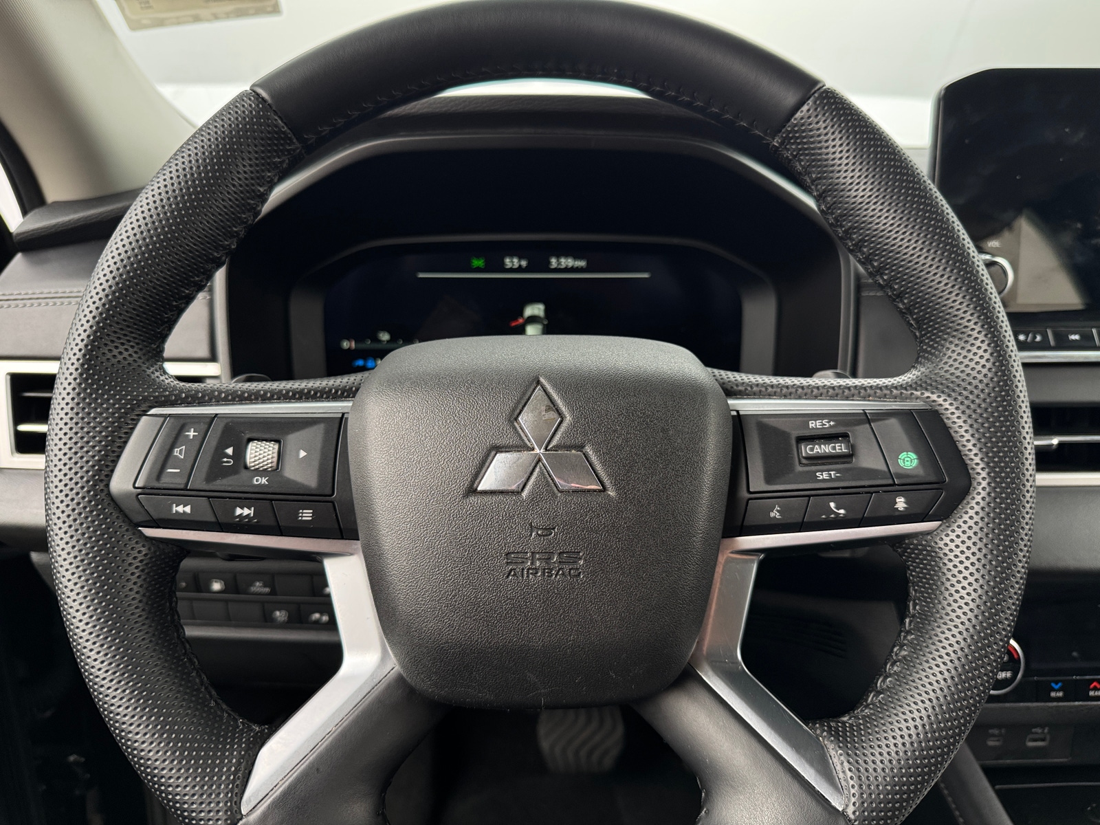 Thumbnail: 2023 Mitsubishi Outlander - 4