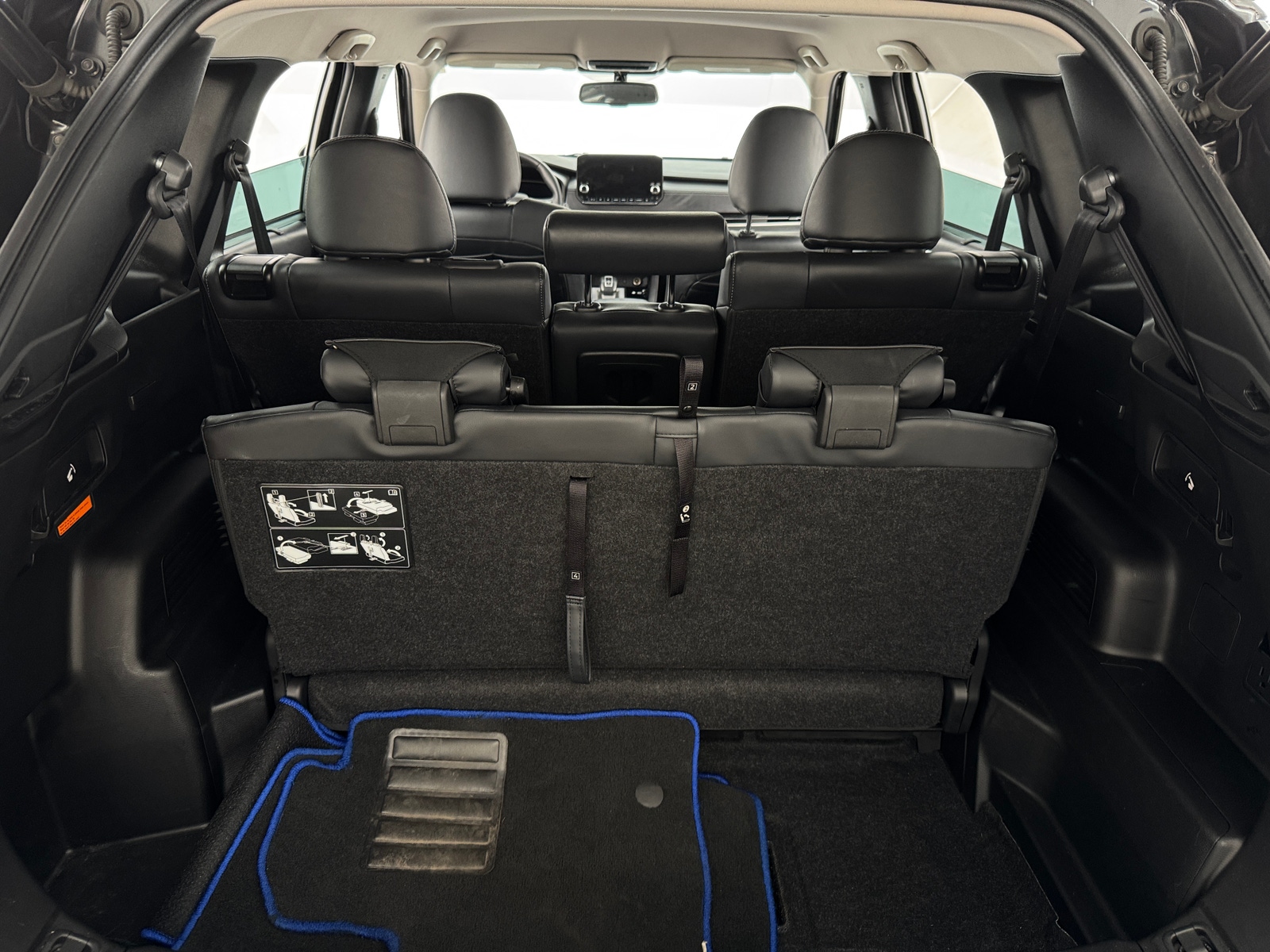 Thumbnail: 2023 Mitsubishi Outlander - 6