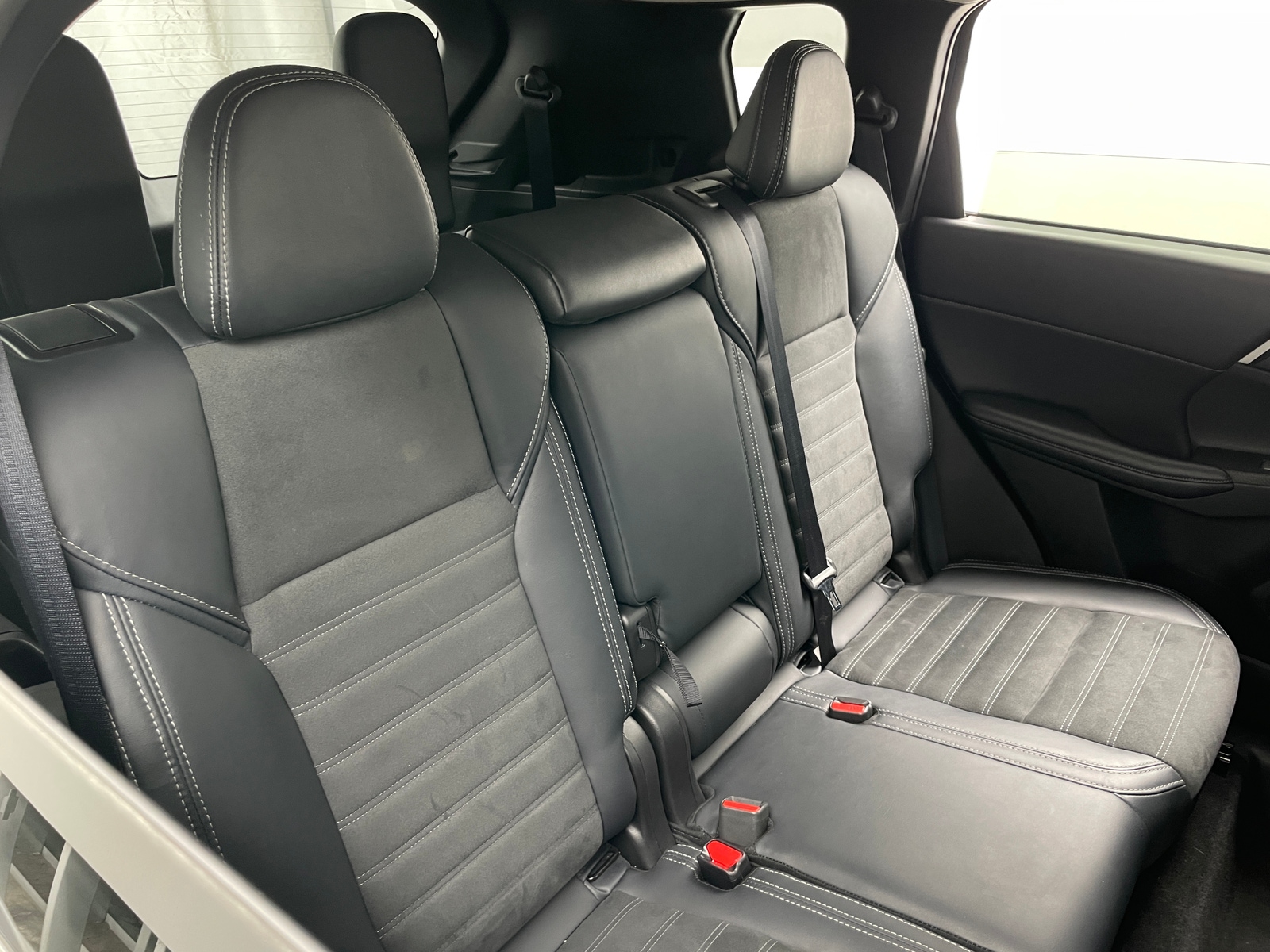 Thumbnail: 2024 Mitsubishi Outlander - 5