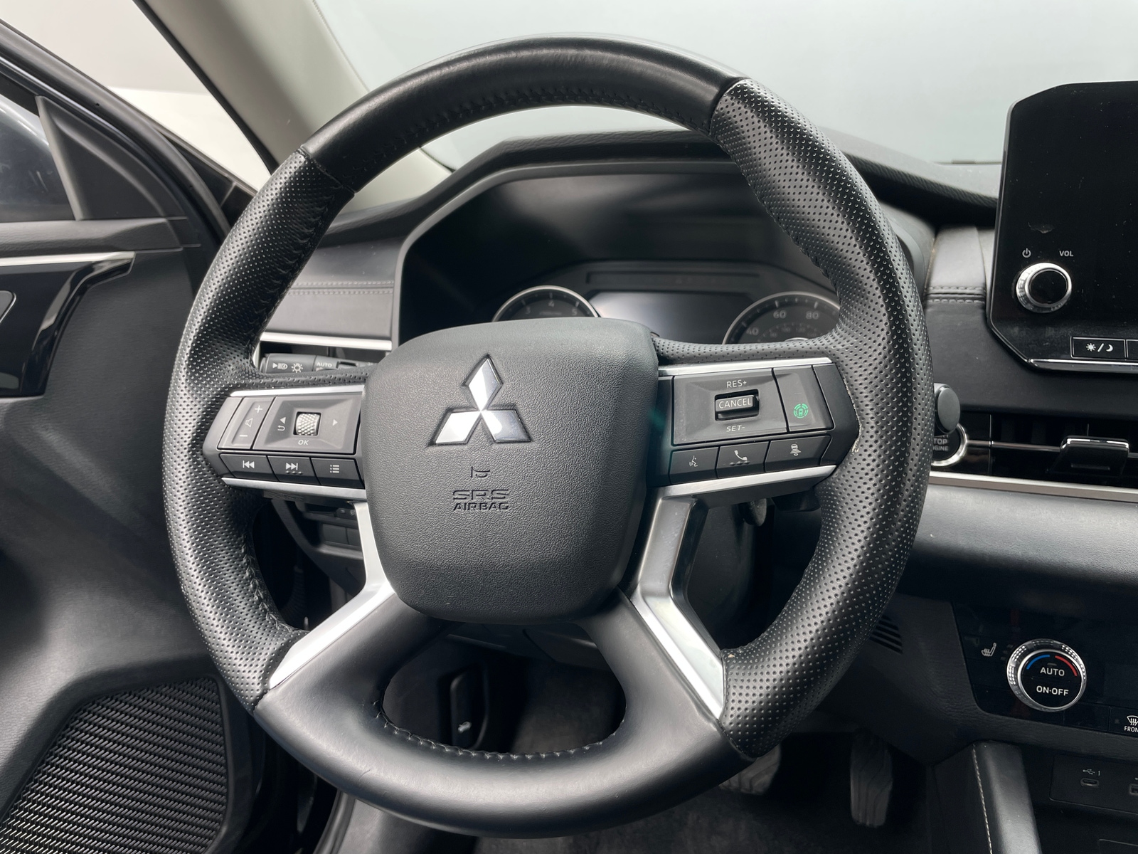 Thumbnail: 2024 Mitsubishi Outlander - 4