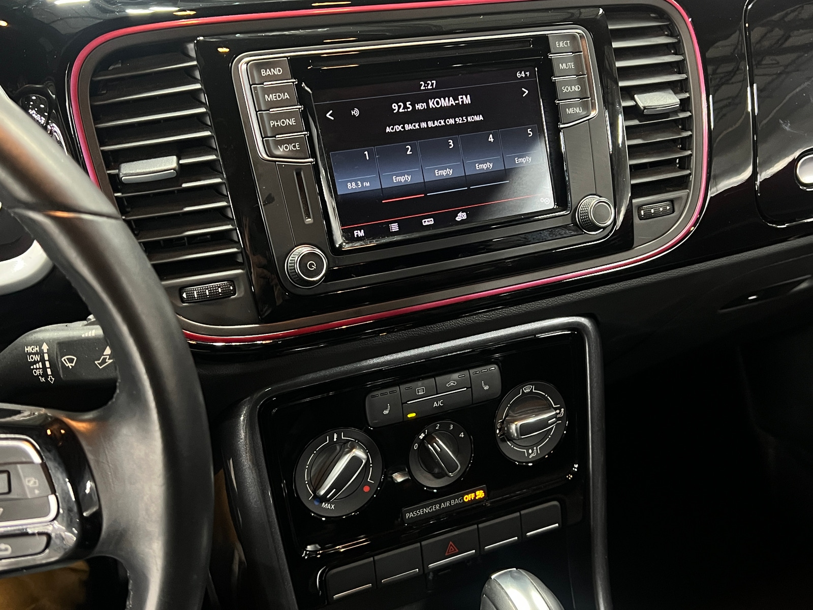 Thumbnail: 2017 Volkswagen Beetle - 4