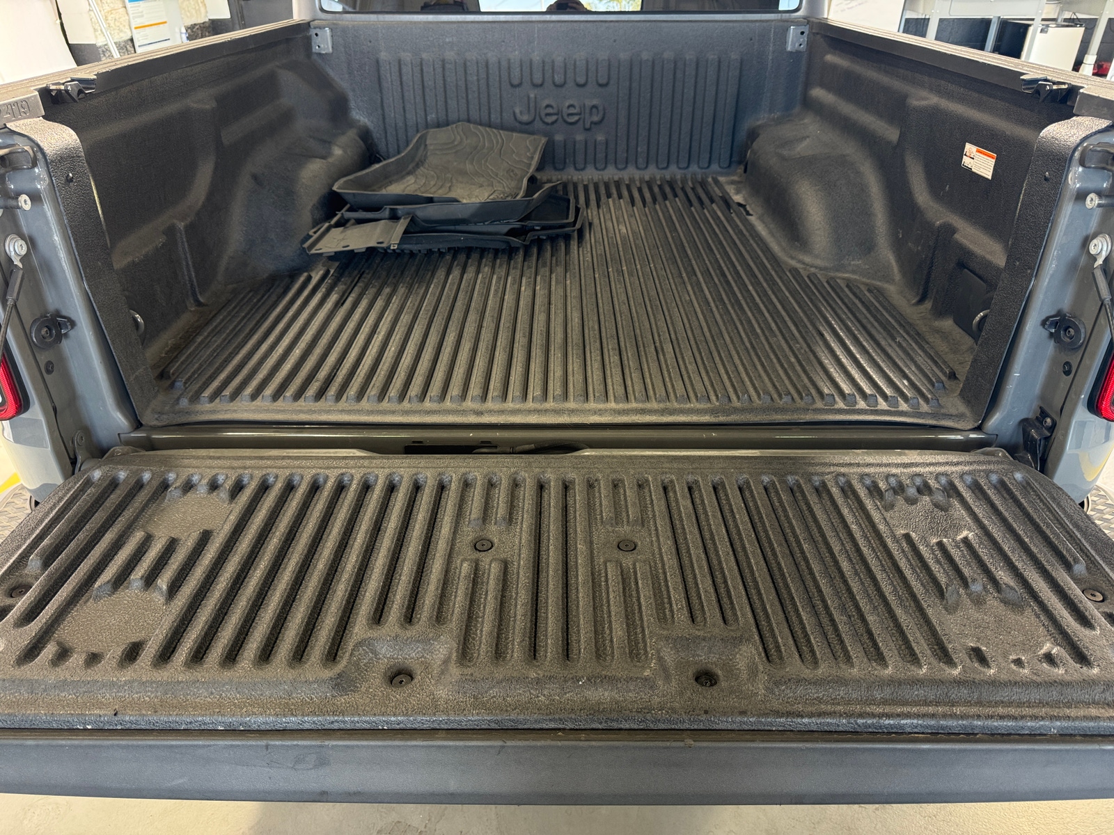 Thumbnail: 2020 Jeep Gladiator - 7