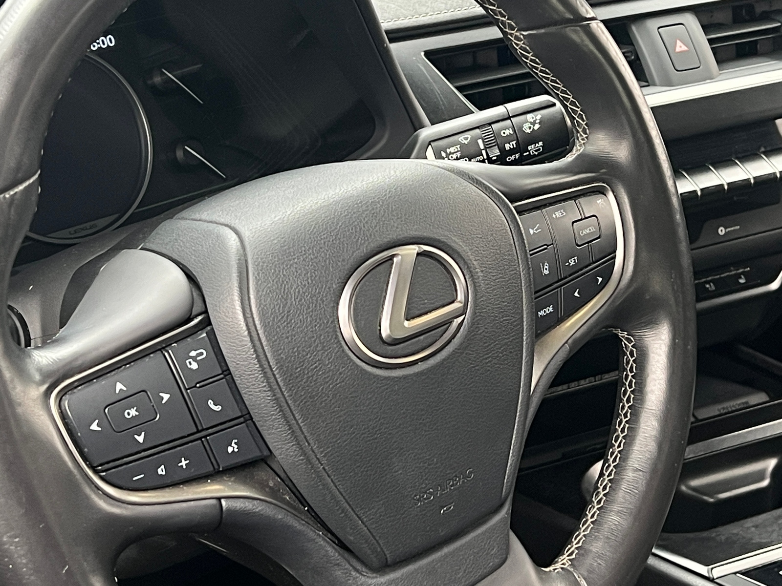 Thumbnail: 2020 Lexus UX - 4