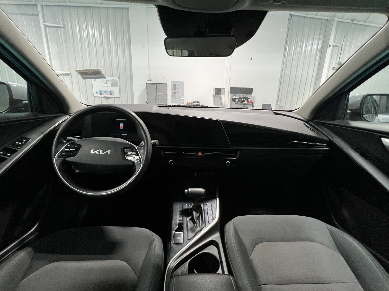 Thumbnail: 2023 Kia Niro - 3