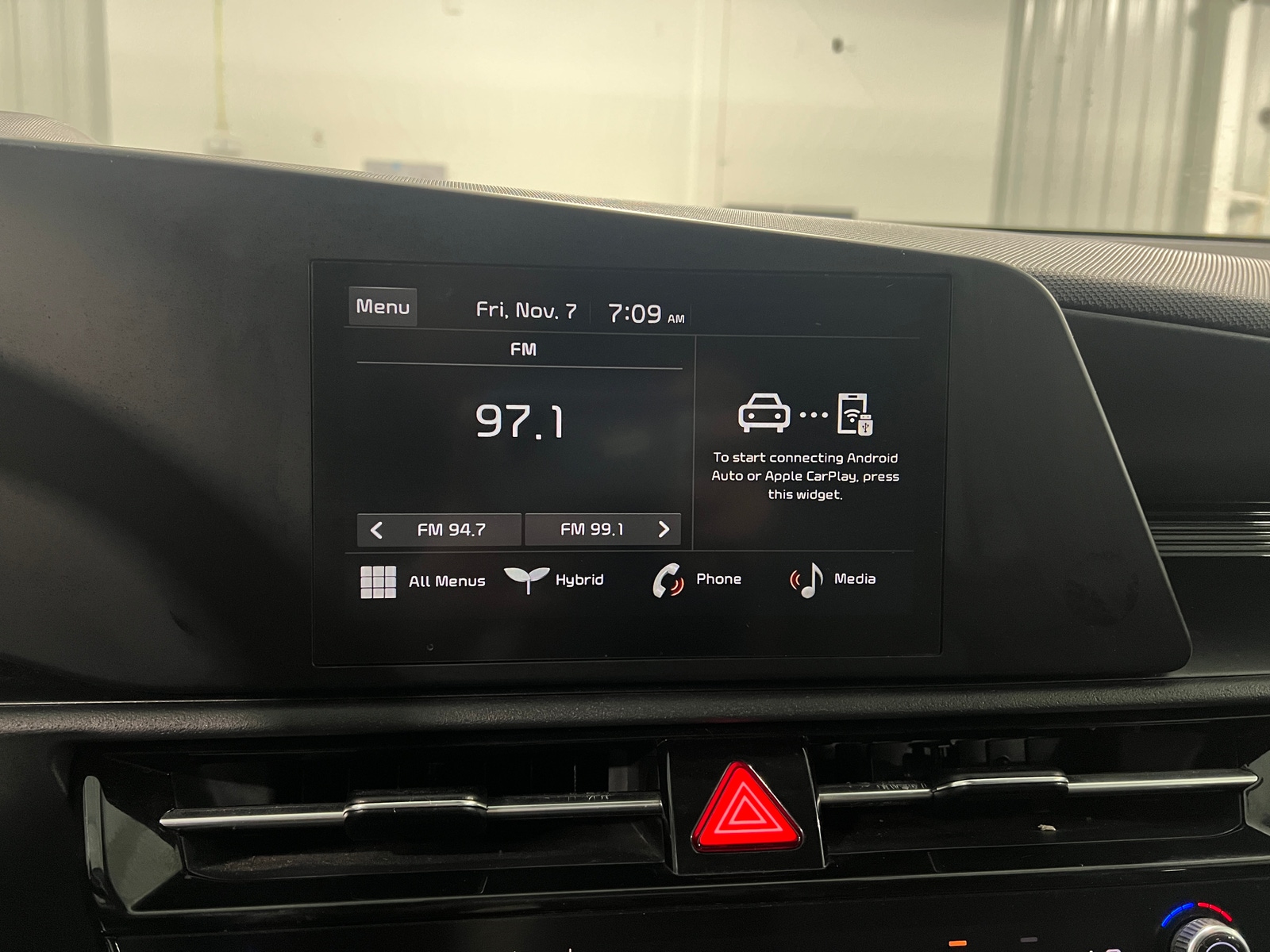 Thumbnail: 2023 Kia Niro - 4