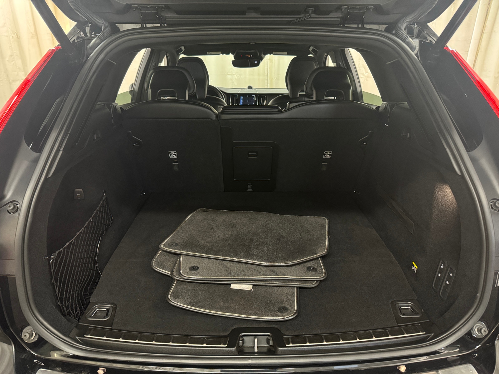 Thumbnail: 2019 Volvo XC60 - 6