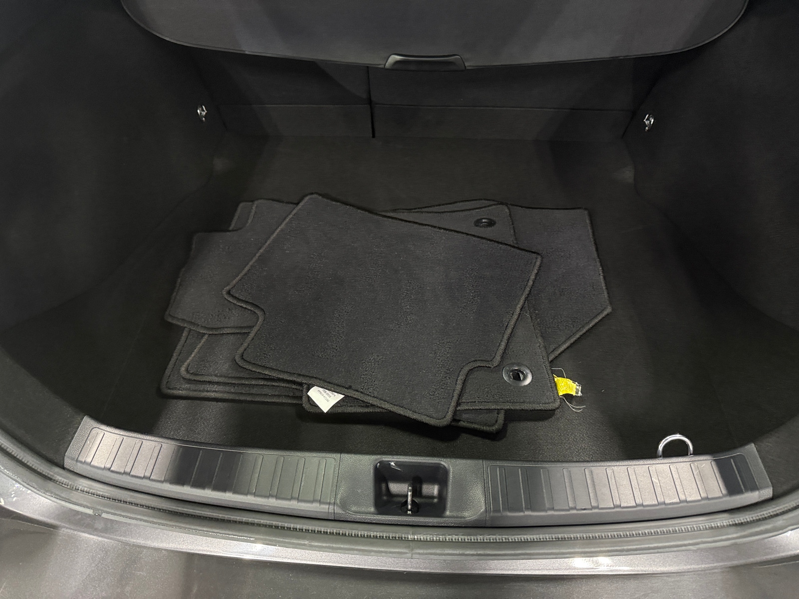 Thumbnail: 2017 Toyota Prius - 6