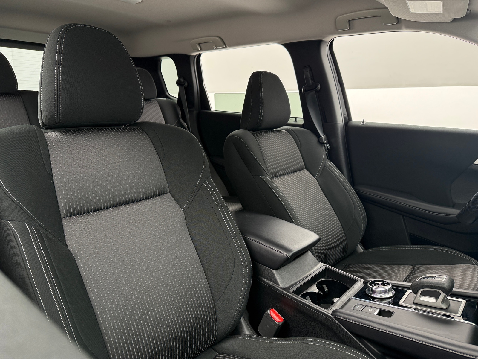 Thumbnail: 2023 Mitsubishi Outlander - 2