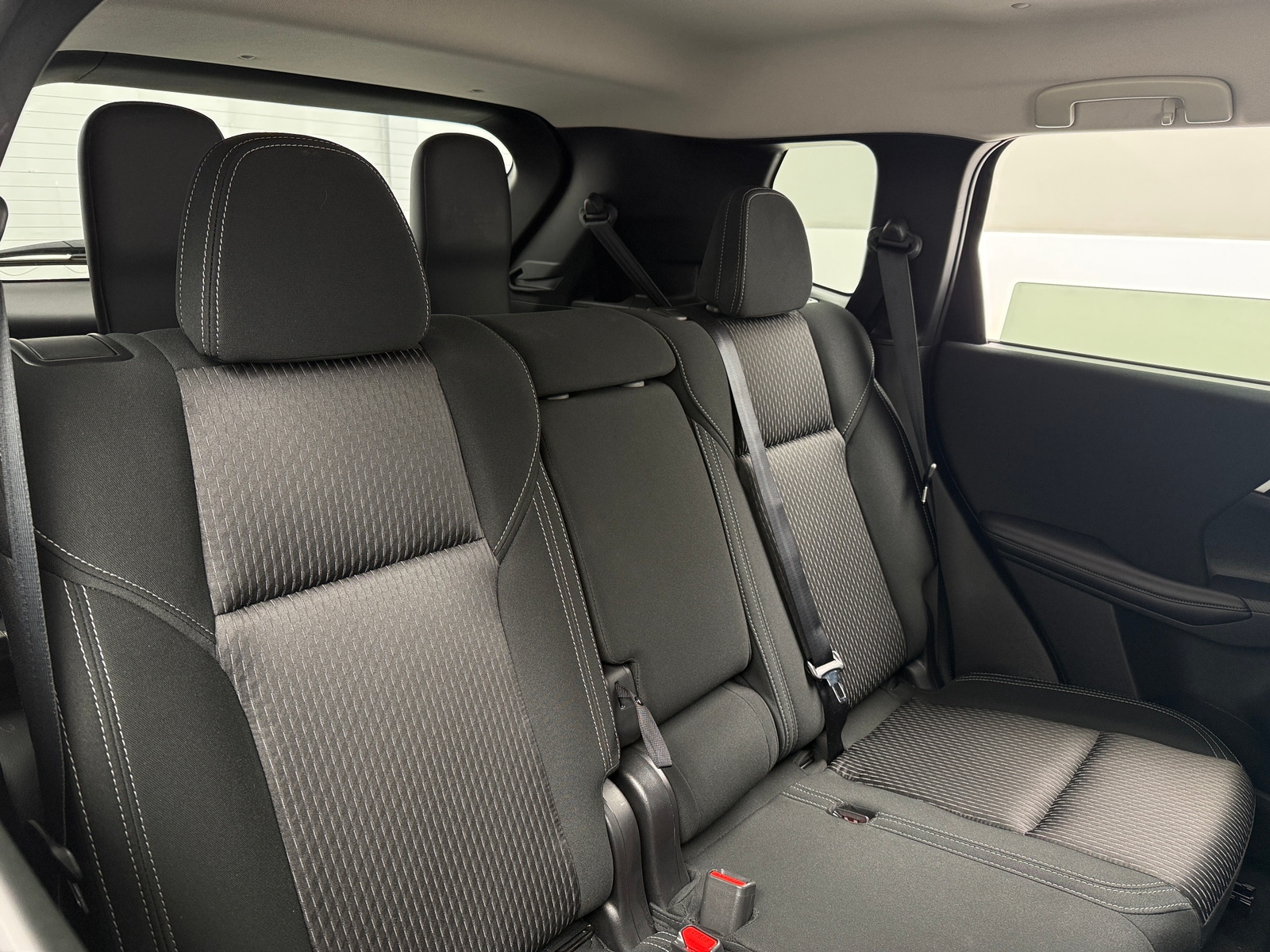 Thumbnail: 2023 Mitsubishi Outlander - 6