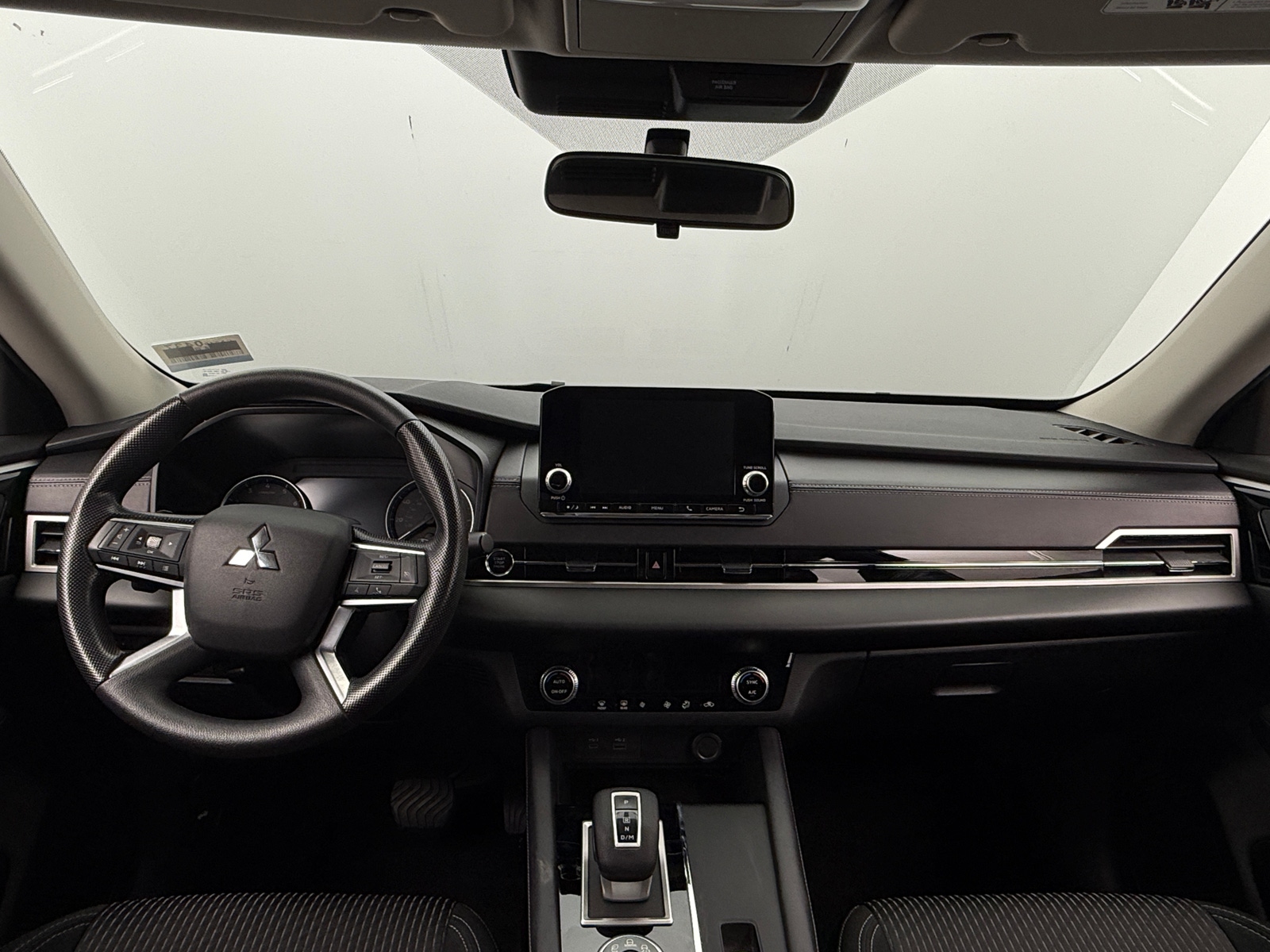 Thumbnail: 2023 Mitsubishi Outlander - 3