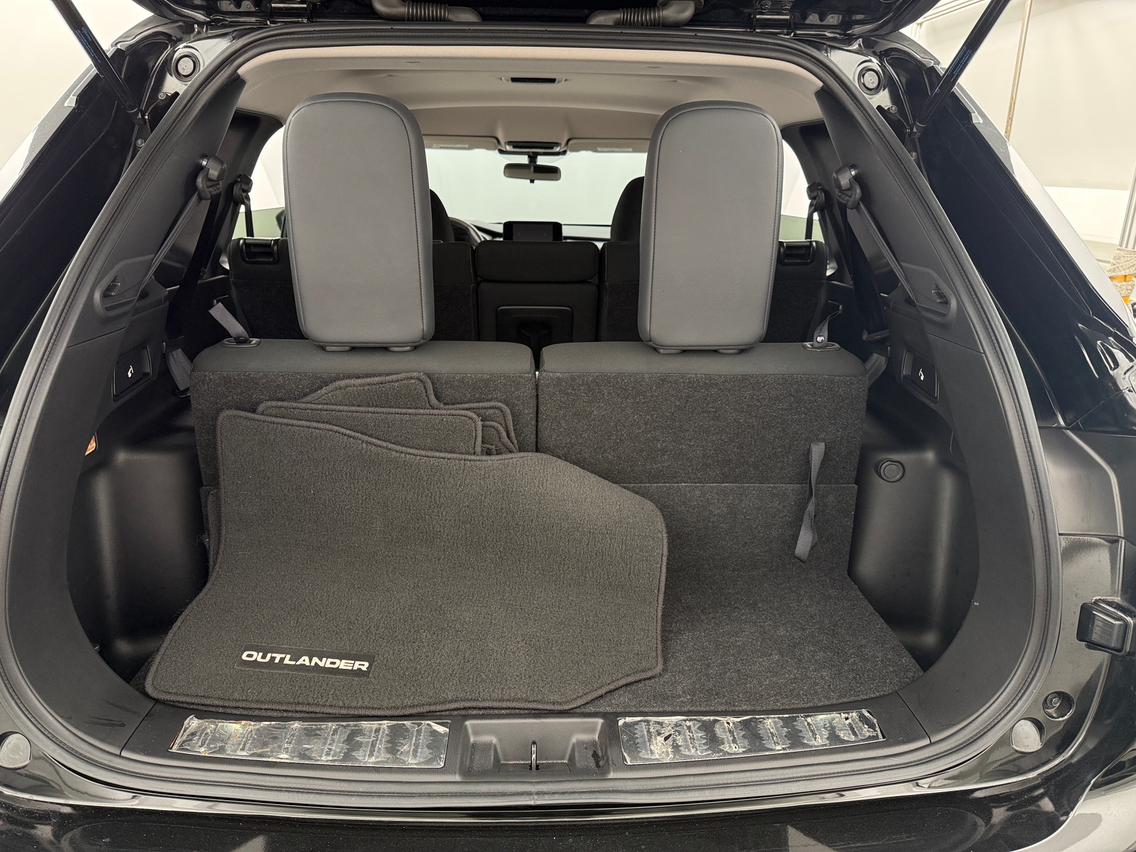 Thumbnail: 2023 Mitsubishi Outlander - 7