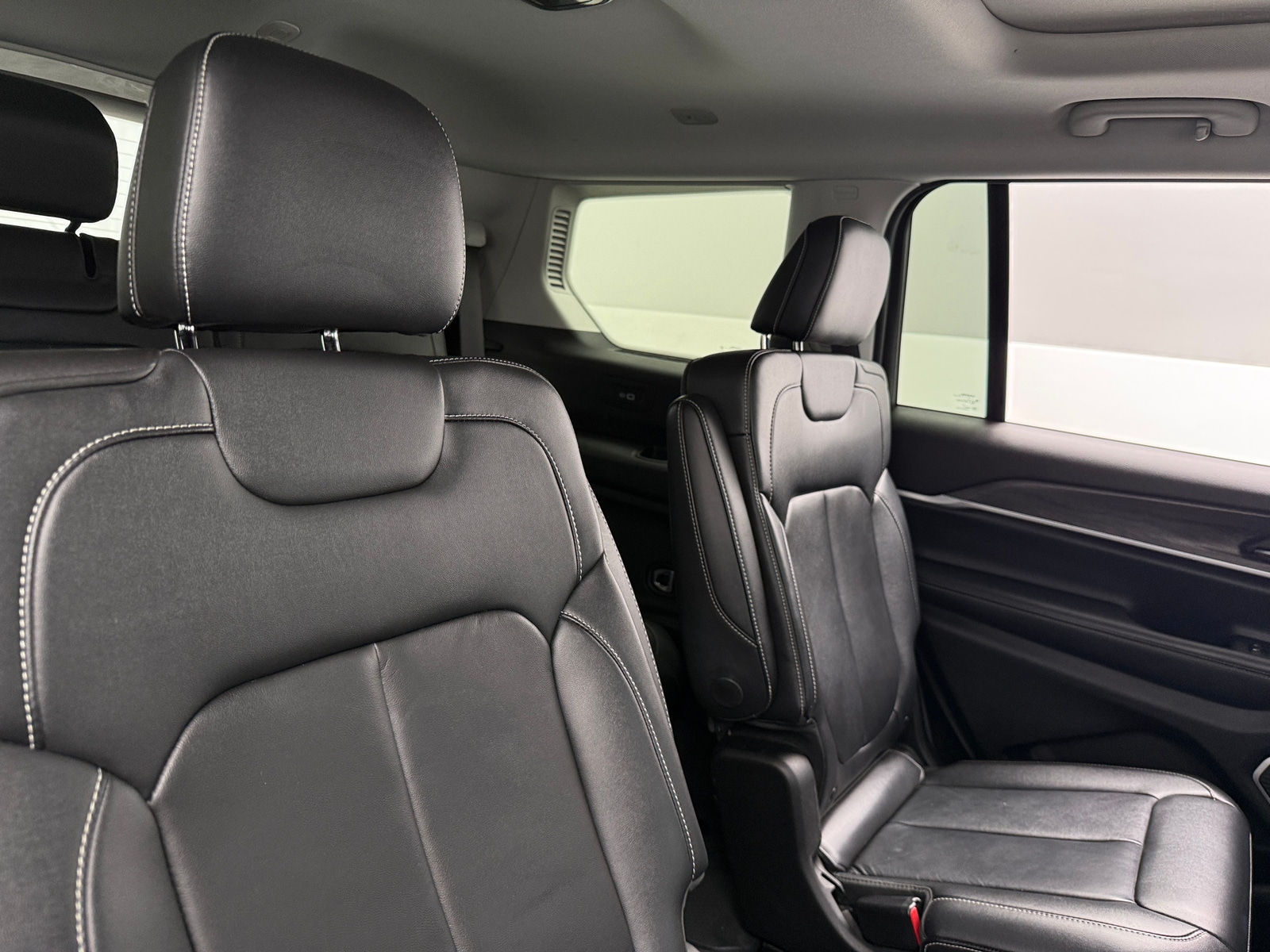 Thumbnail: 2022 Jeep Grand Cherokee L - 6