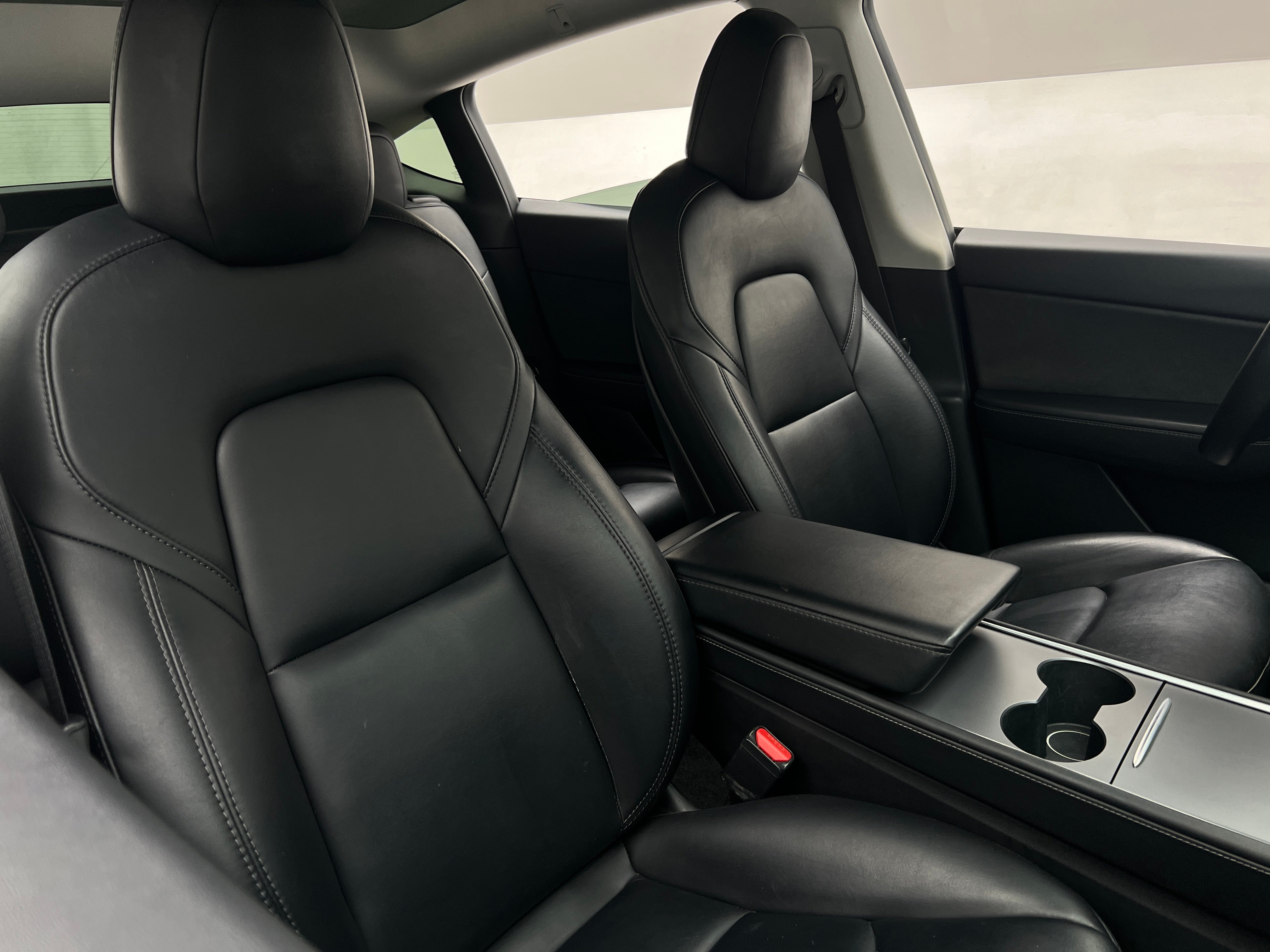 Used 2021 Tesla Model Y Standard Range with VIN 5YJYGDED8MF131427 for sale in Oak Creek, WI