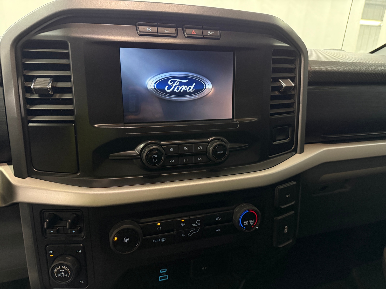 Thumbnail: 2021 Ford Econoline - 4