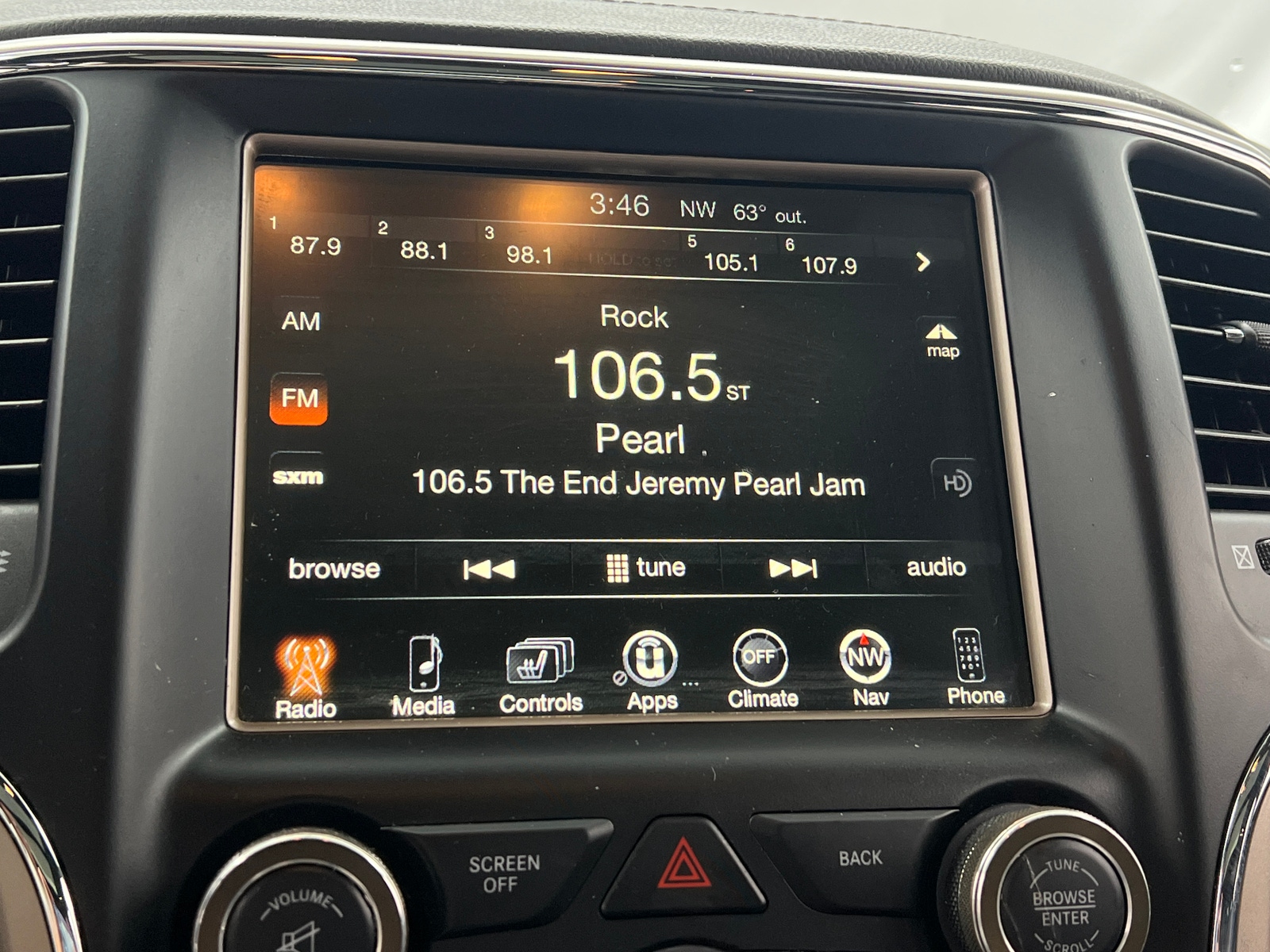 Thumbnail: 2017 Jeep Grand Cherokee - 3