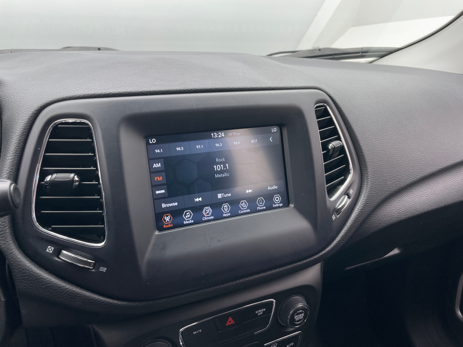 Thumbnail: 2021 Jeep Compass - 4