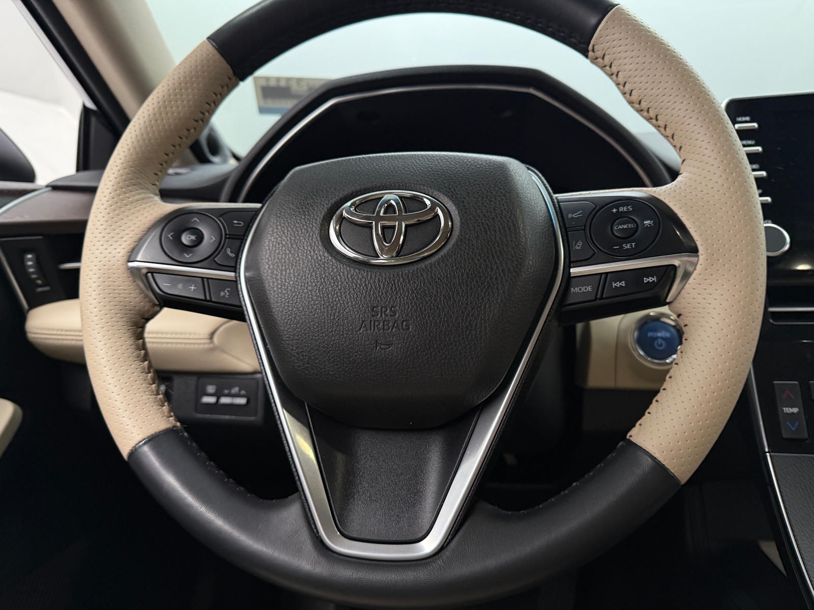 Thumbnail: 2019 Toyota Avalon - 4