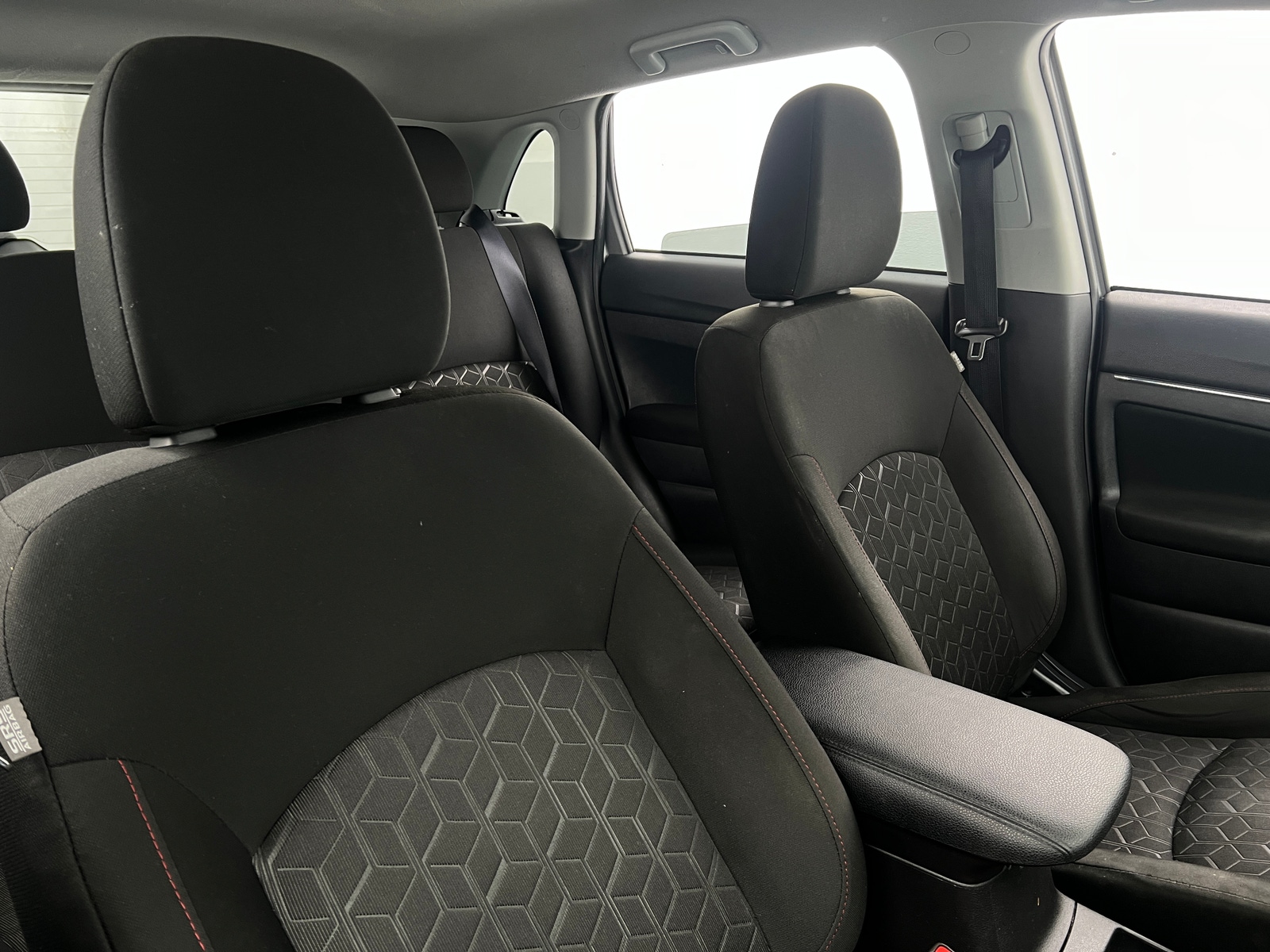 Thumbnail: 2023 Mitsubishi Outlander Sport - 2