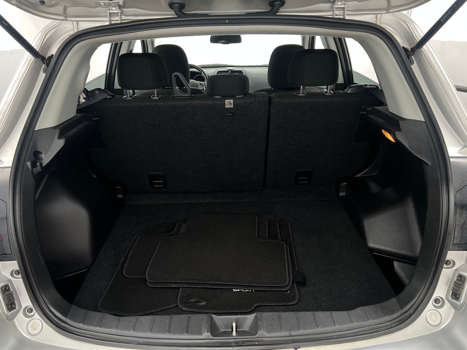 Thumbnail: 2023 Mitsubishi Outlander Sport - 7