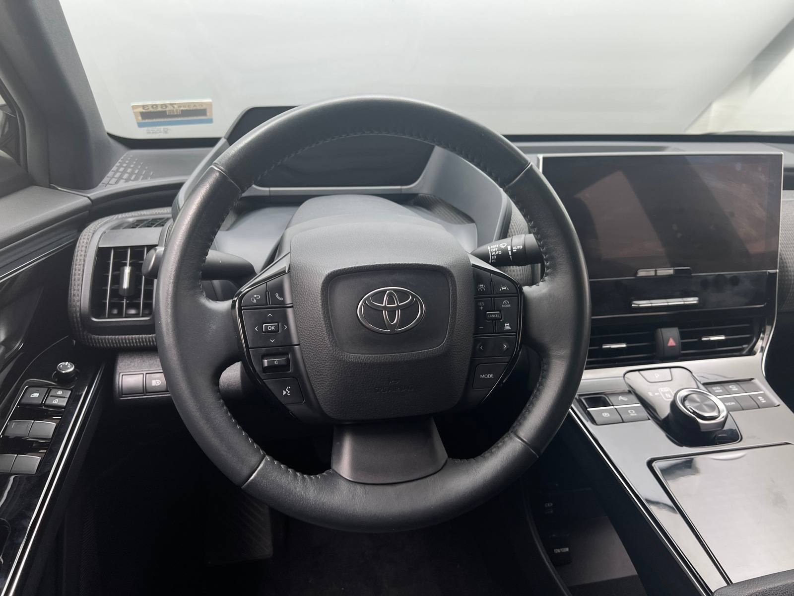 Thumbnail: 2023 Toyota bZ4X - 4