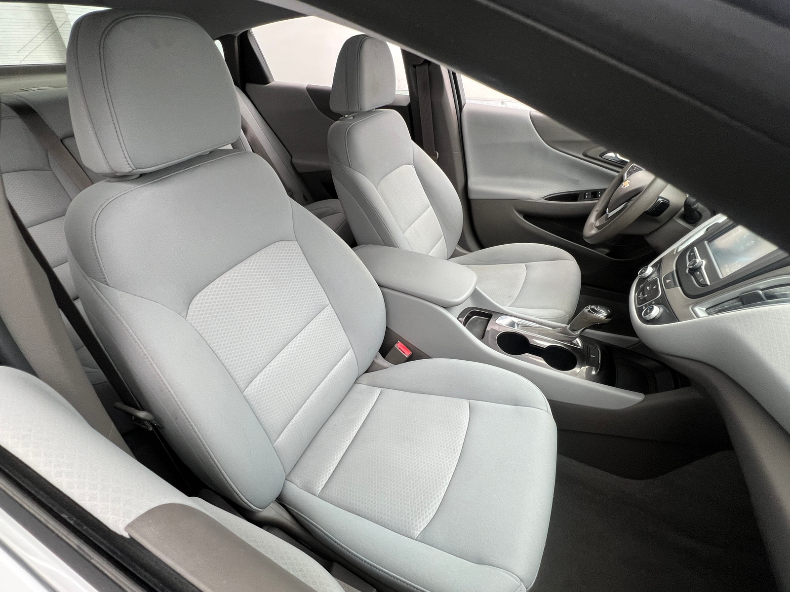 Thumbnail: 2018 Chevrolet Malibu - 2