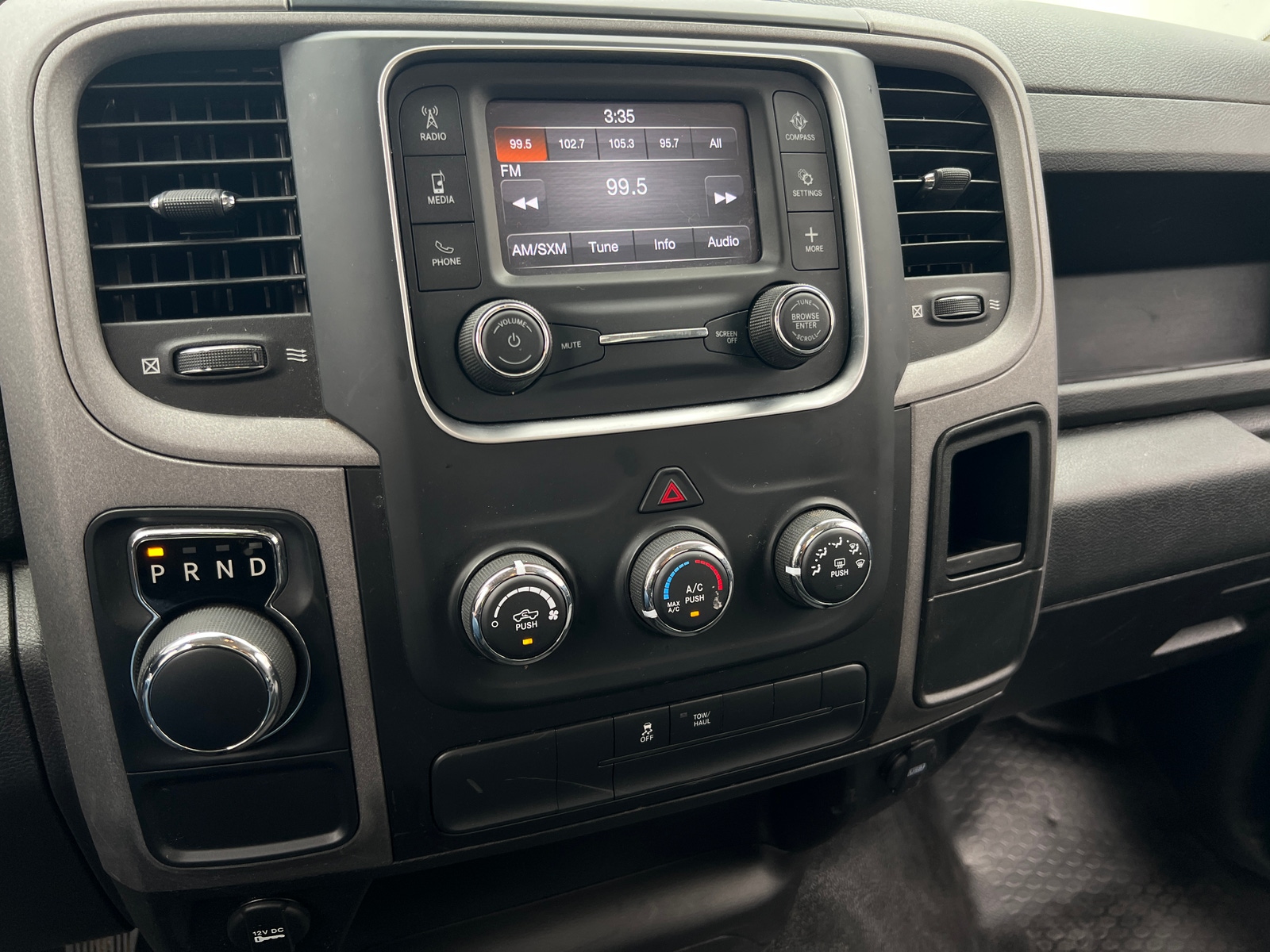 Thumbnail: 2021 RAM 1500 Classic - 3