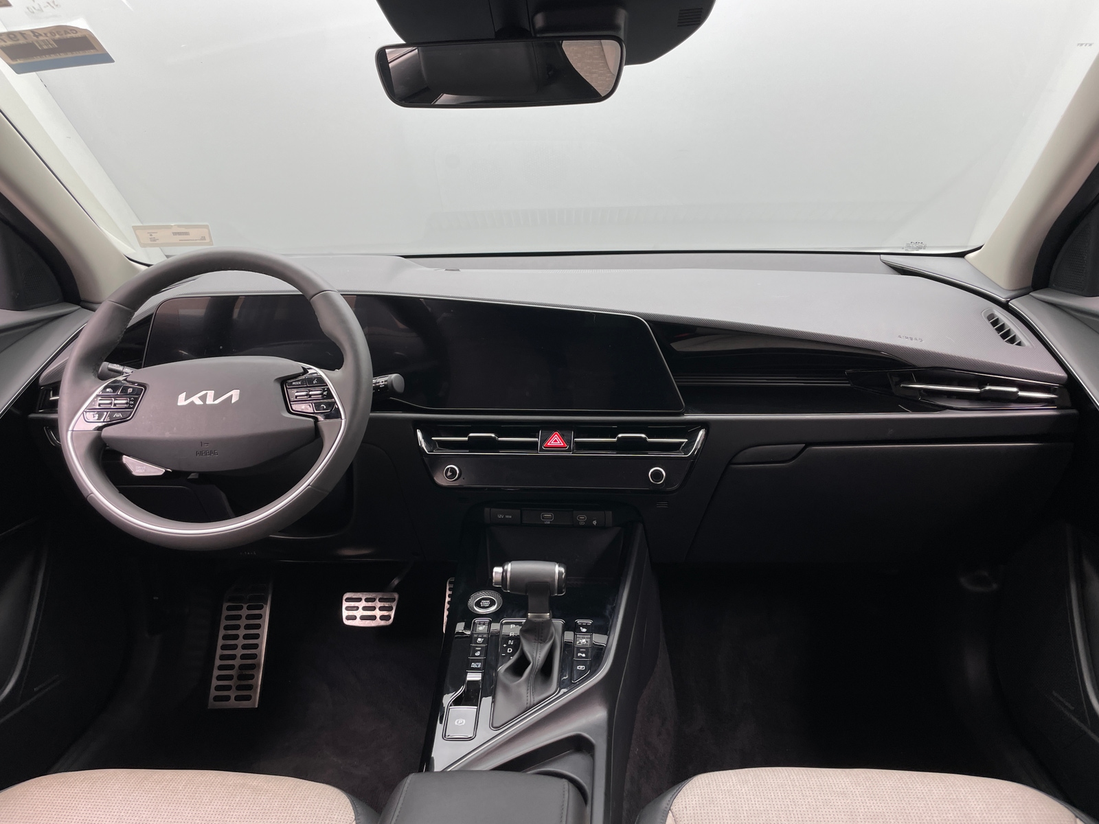 Thumbnail: 2023 Kia Niro - 3