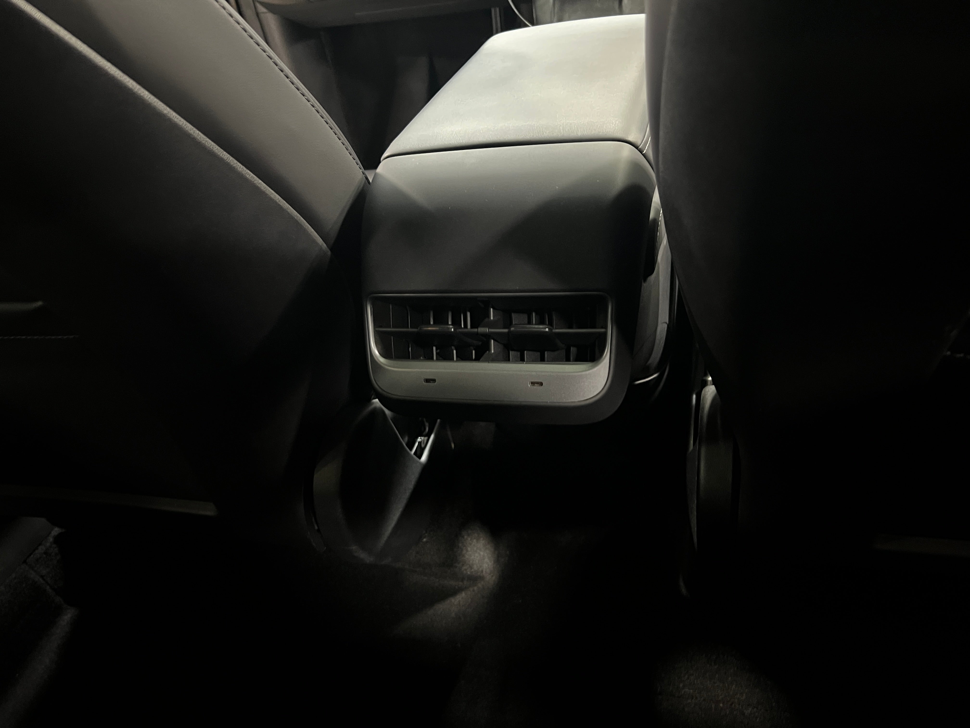 Used 2022 Tesla Model Y Long Range with VIN 7SAYGAEE3NF556808 for sale in Oak Creek, WI