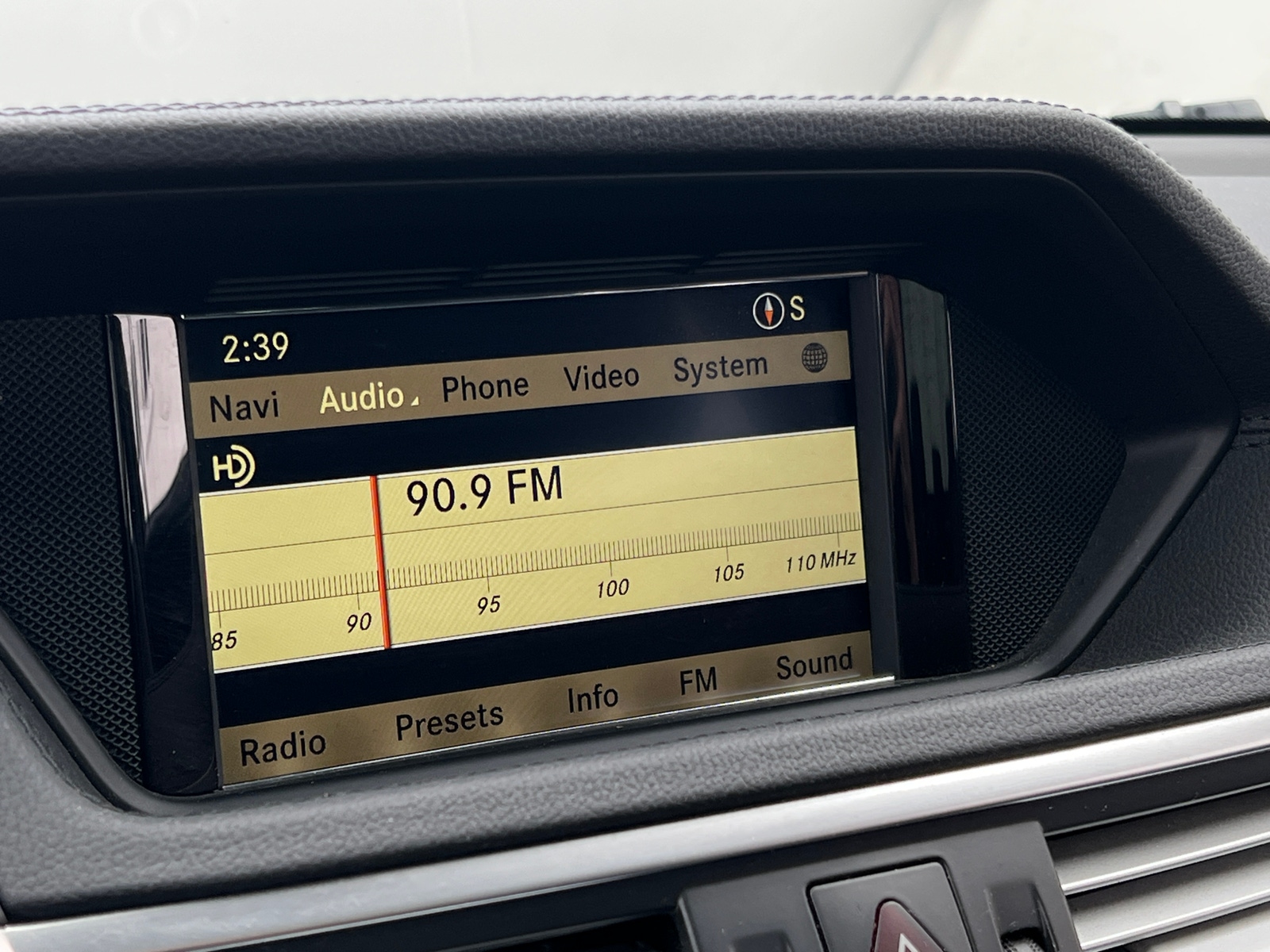 Thumbnail: 2012 Mercedes-Benz E-Class - 3