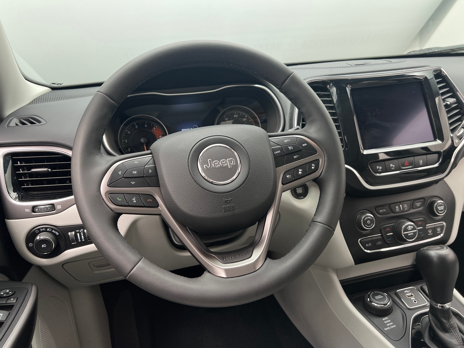 Thumbnail: 2022 Jeep Cherokee - 4