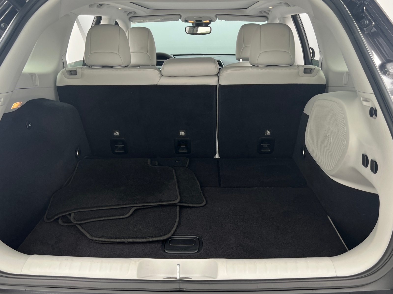 Thumbnail: 2022 Jeep Cherokee - 6