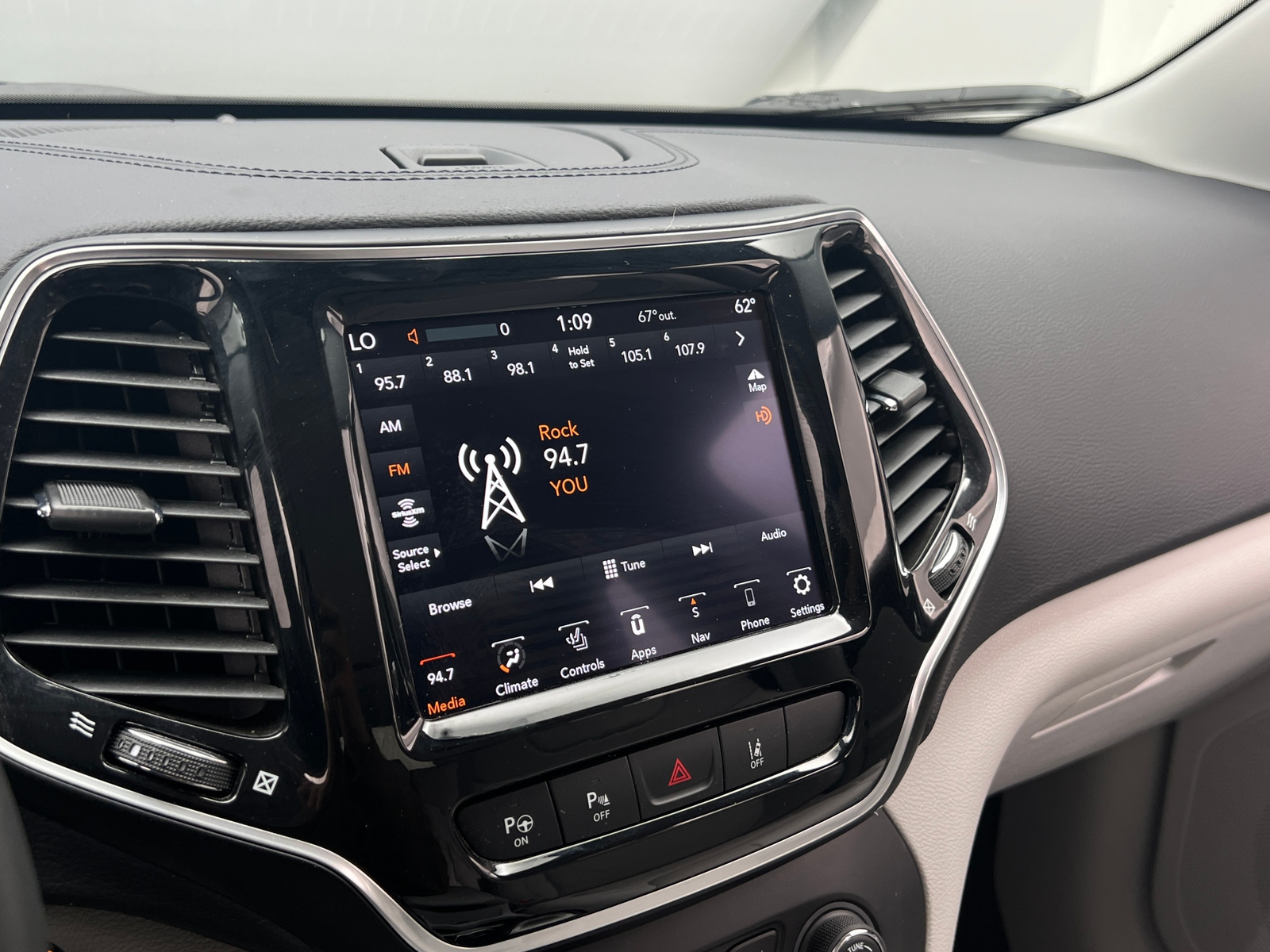 Thumbnail: 2022 Jeep Cherokee - 3