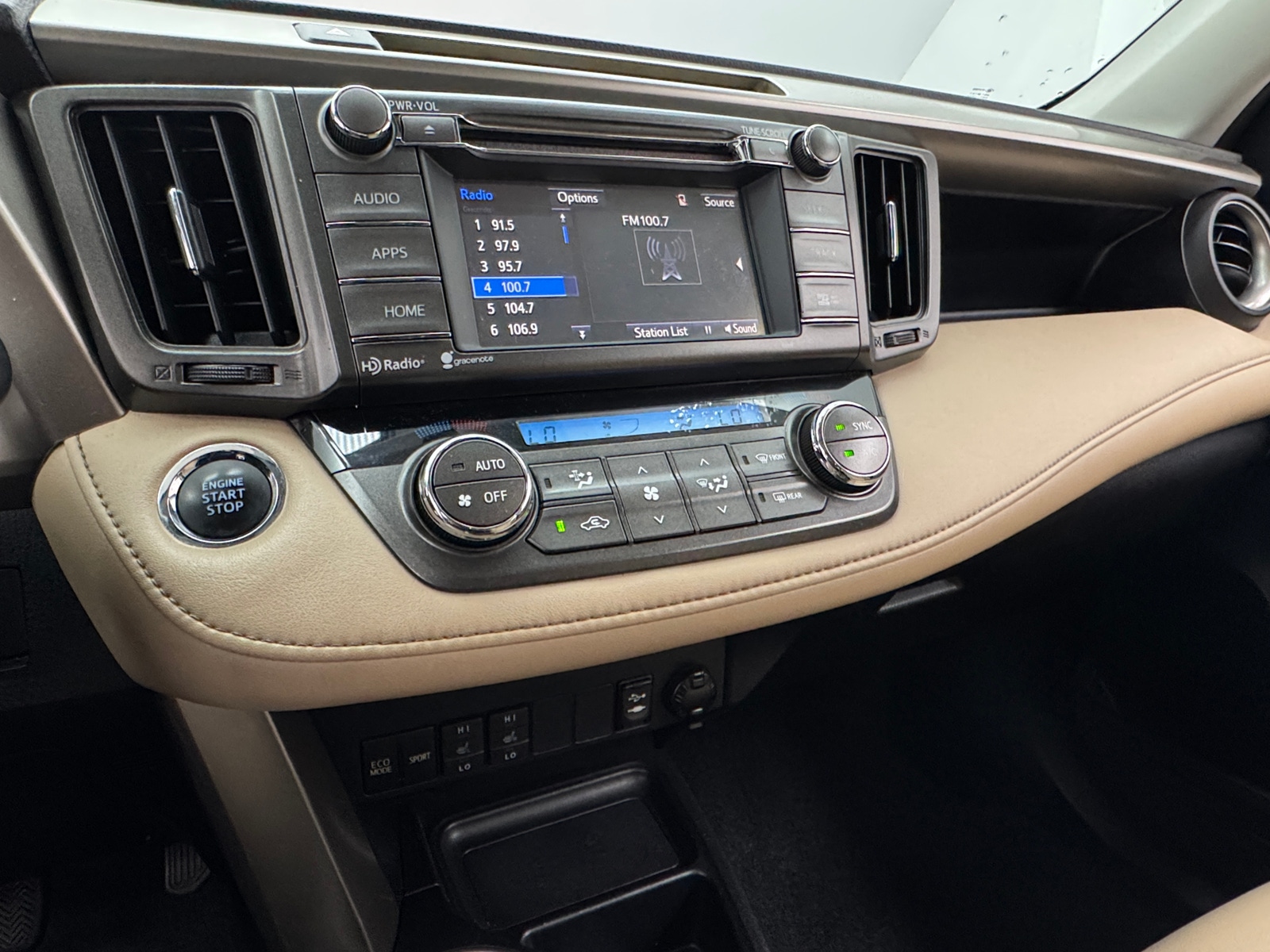 Thumbnail: 2014 Toyota RAV4 - 3