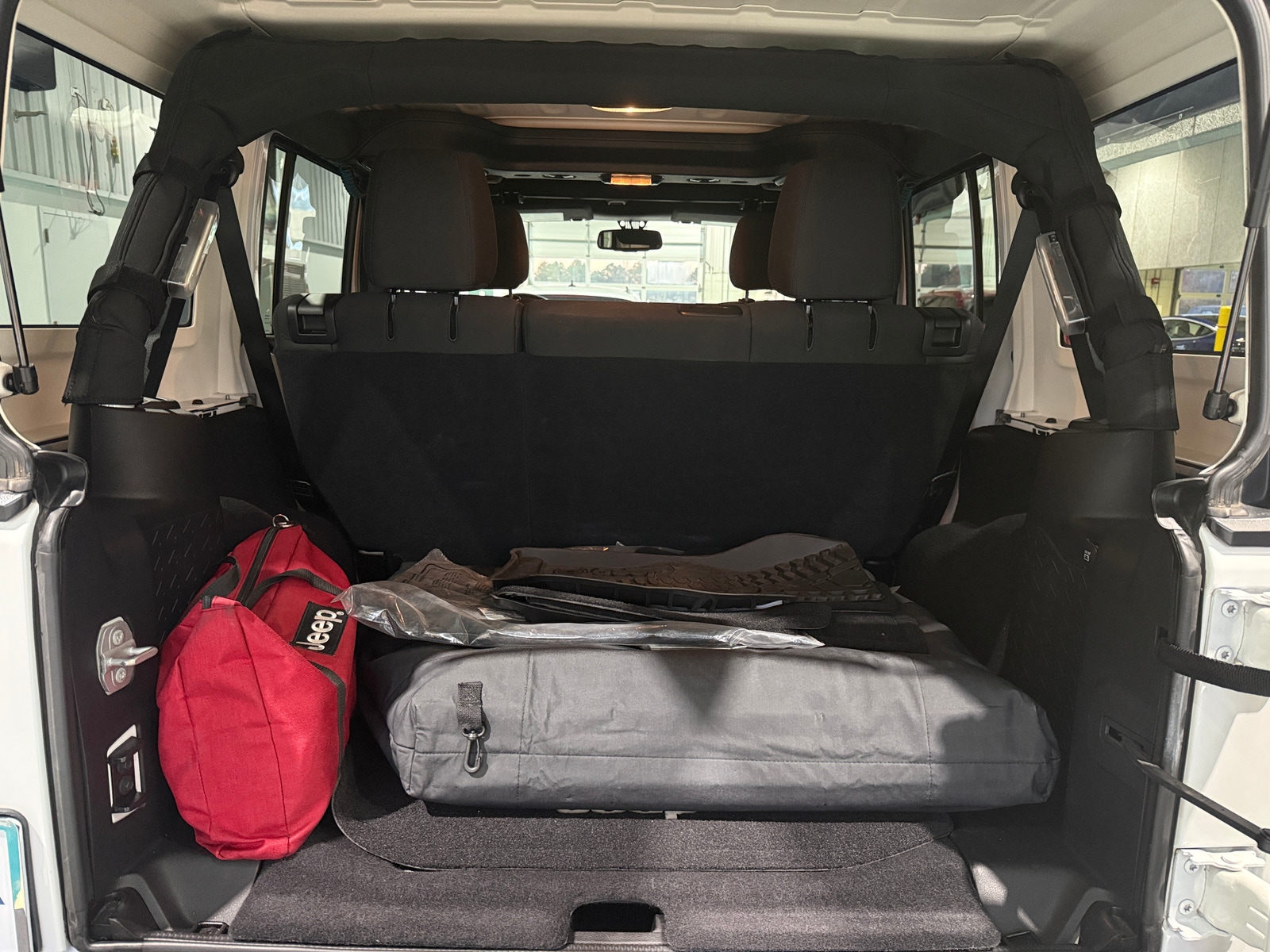 Thumbnail: 2016 Jeep Wrangler - 7