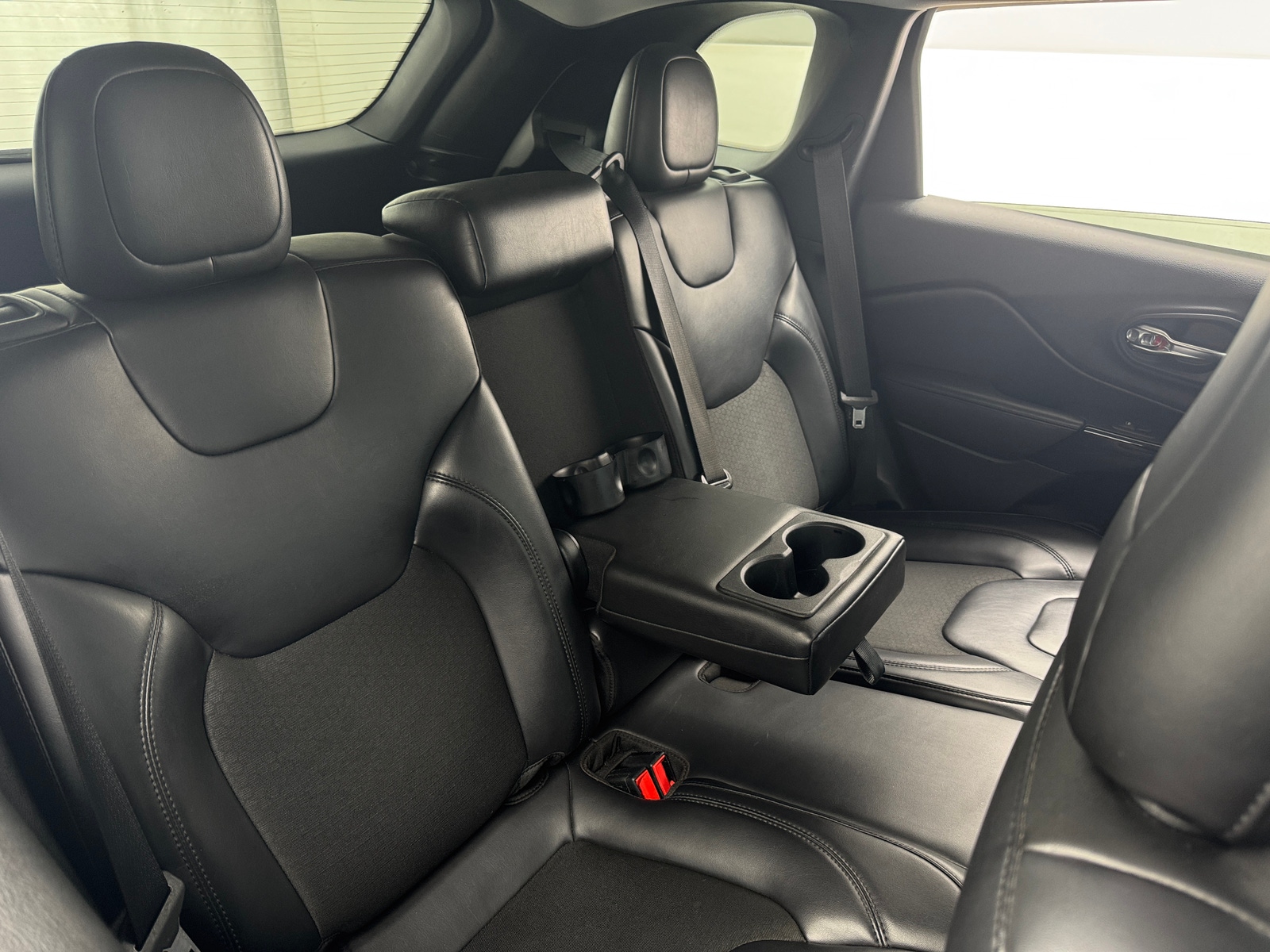 Thumbnail: 2020 Jeep Cherokee - 6