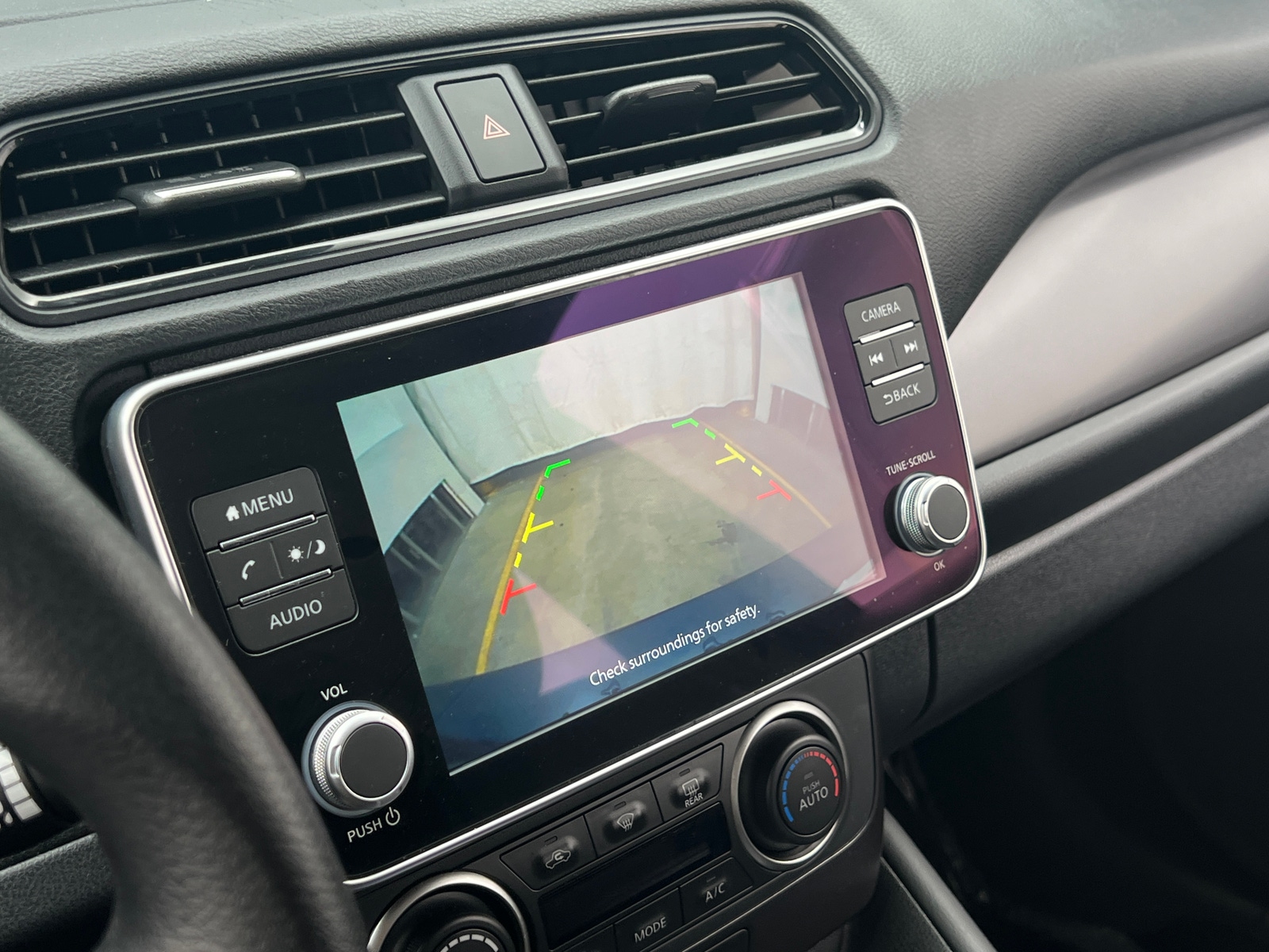 Thumbnail: 2023 Nissan Leaf - 4