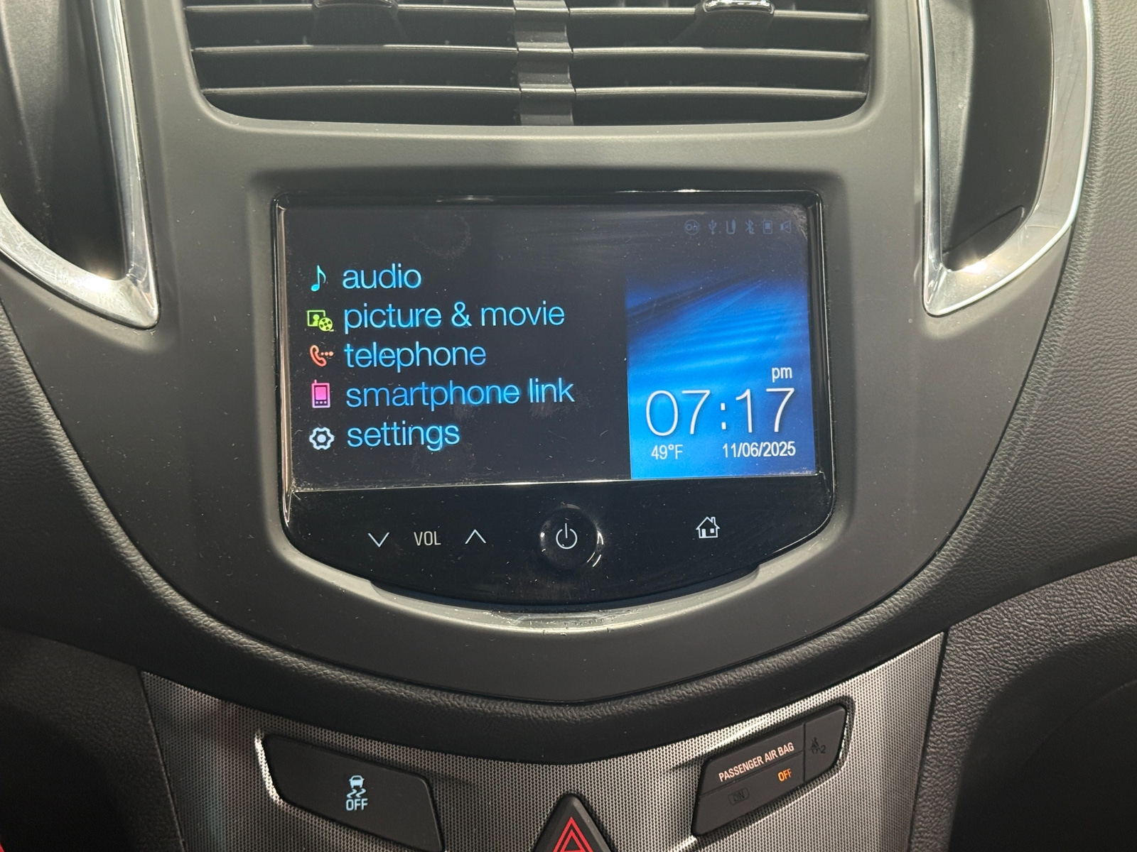 Thumbnail: 2015 Chevrolet Trax - 3