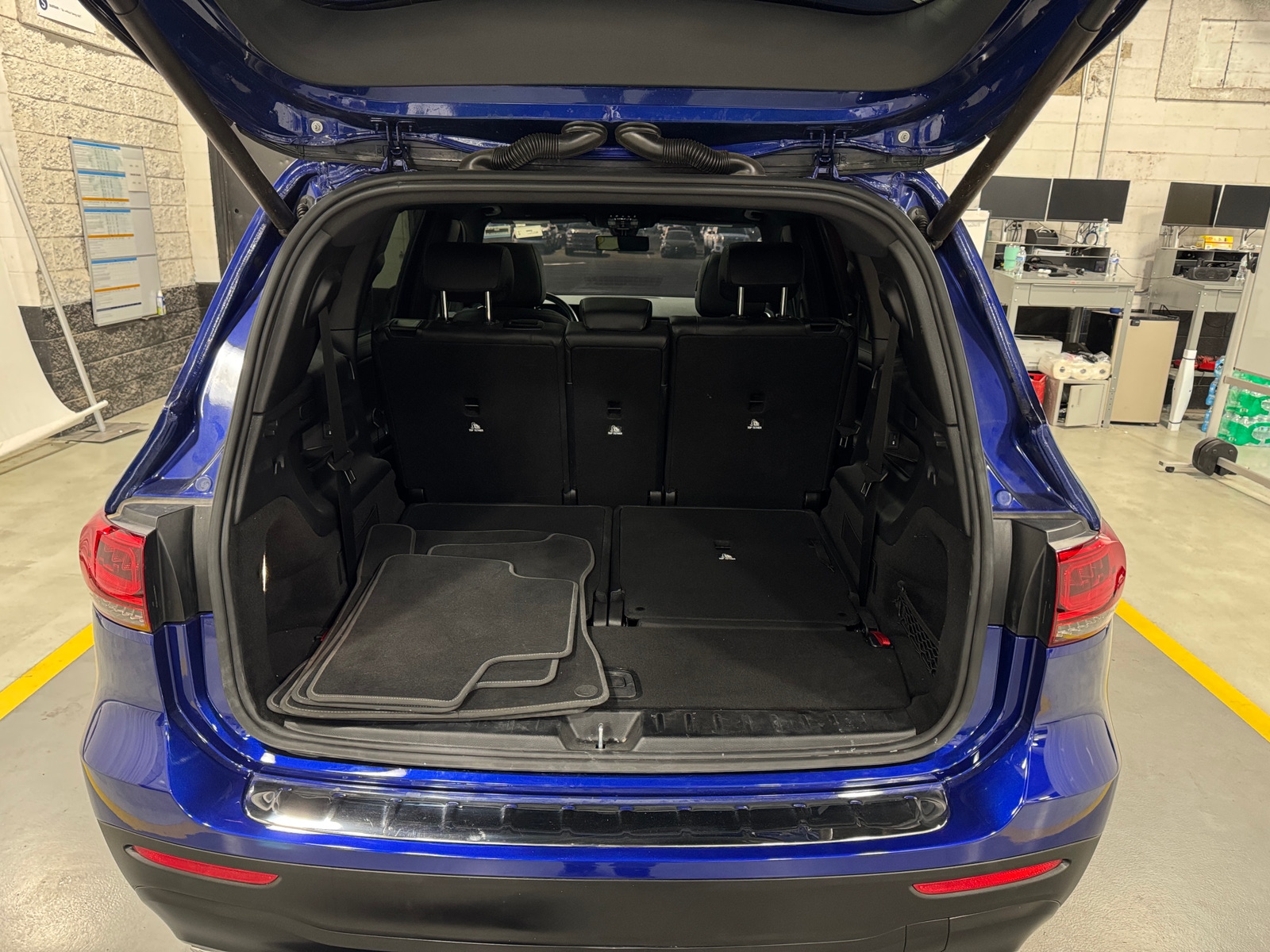 Thumbnail: 2020 Mercedes-Benz GLB - 6