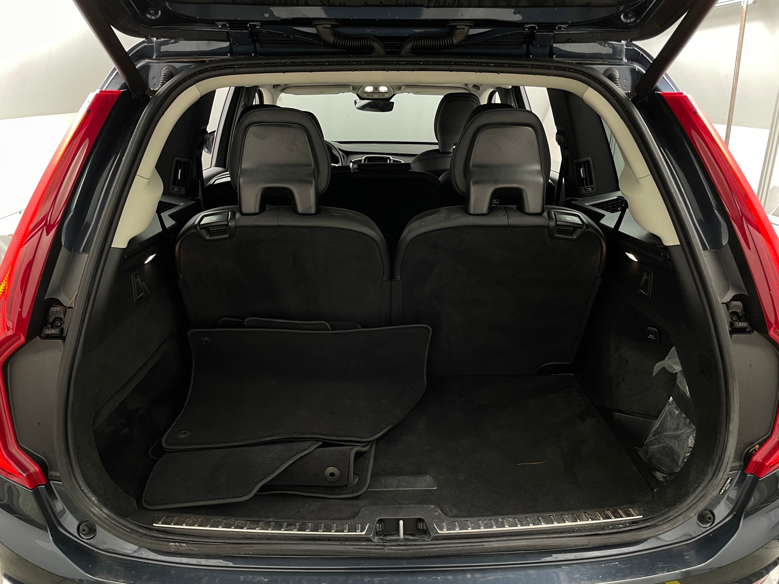 Thumbnail: 2025 Volvo XC90 - 6