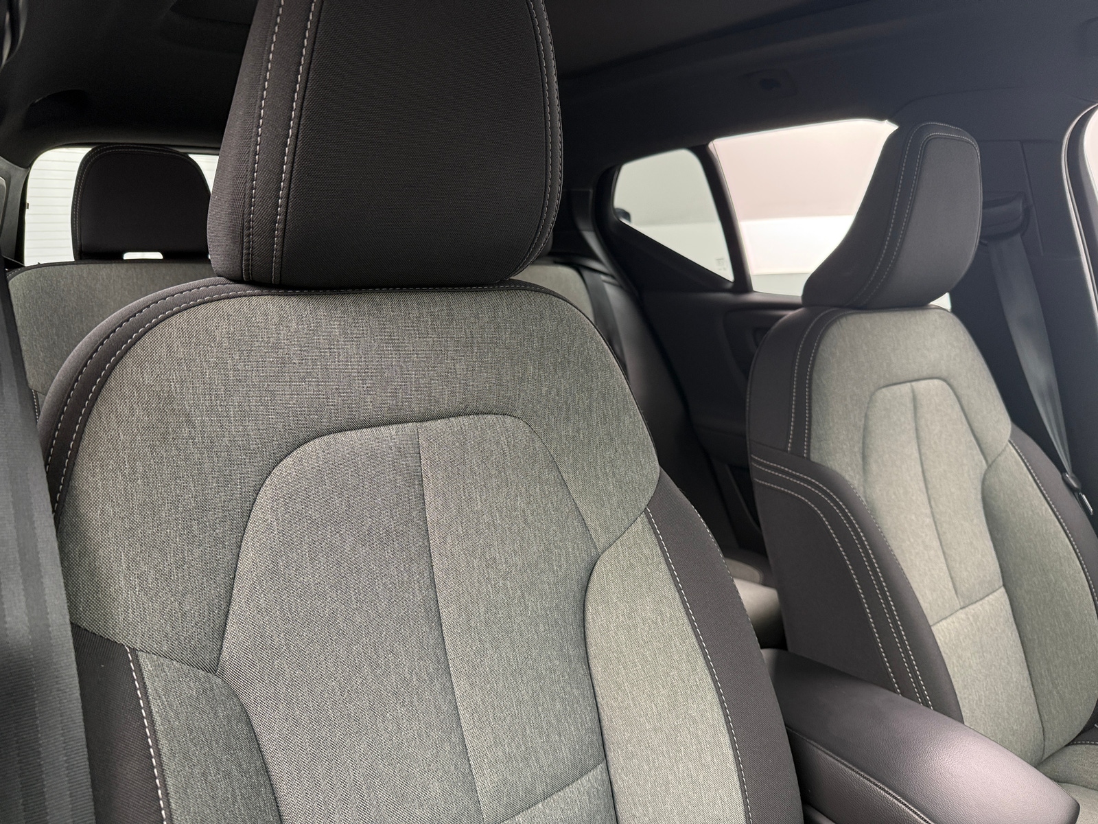 Thumbnail: 2025 Volvo XC40 - 2