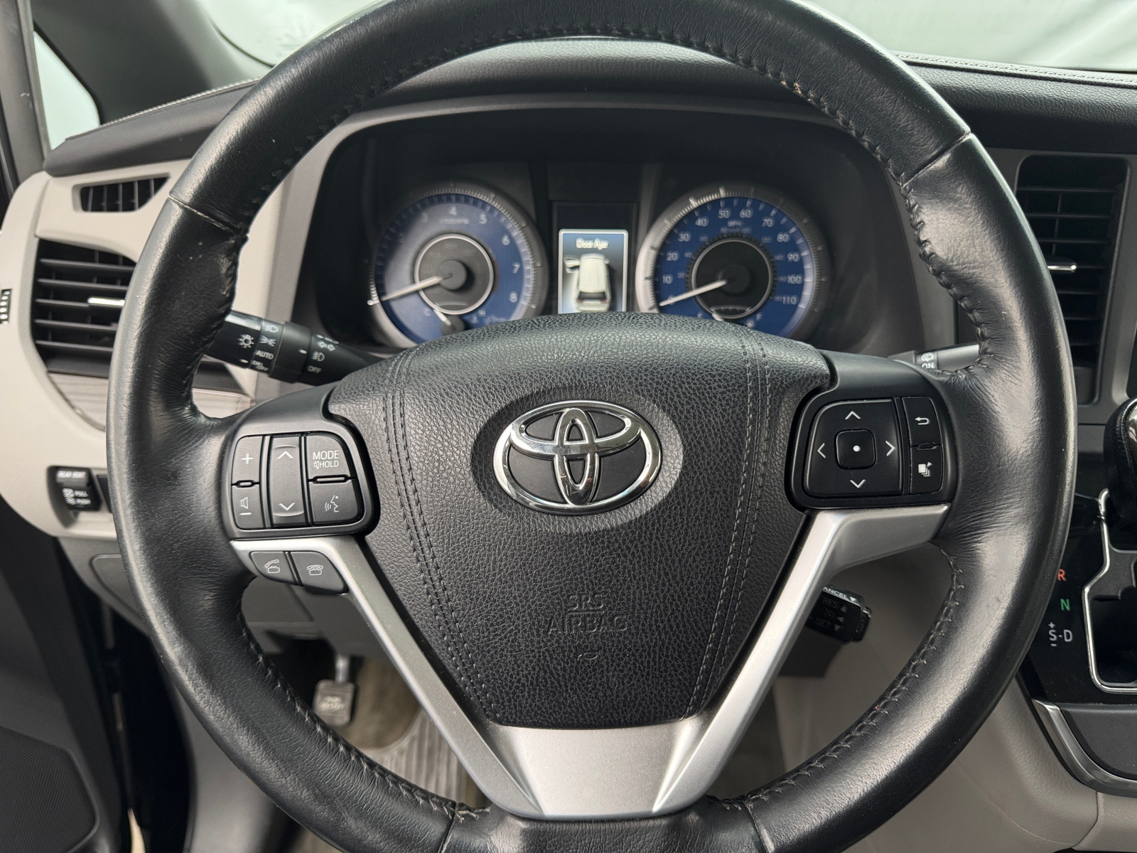 Thumbnail: 2015 Toyota Sienna - 4