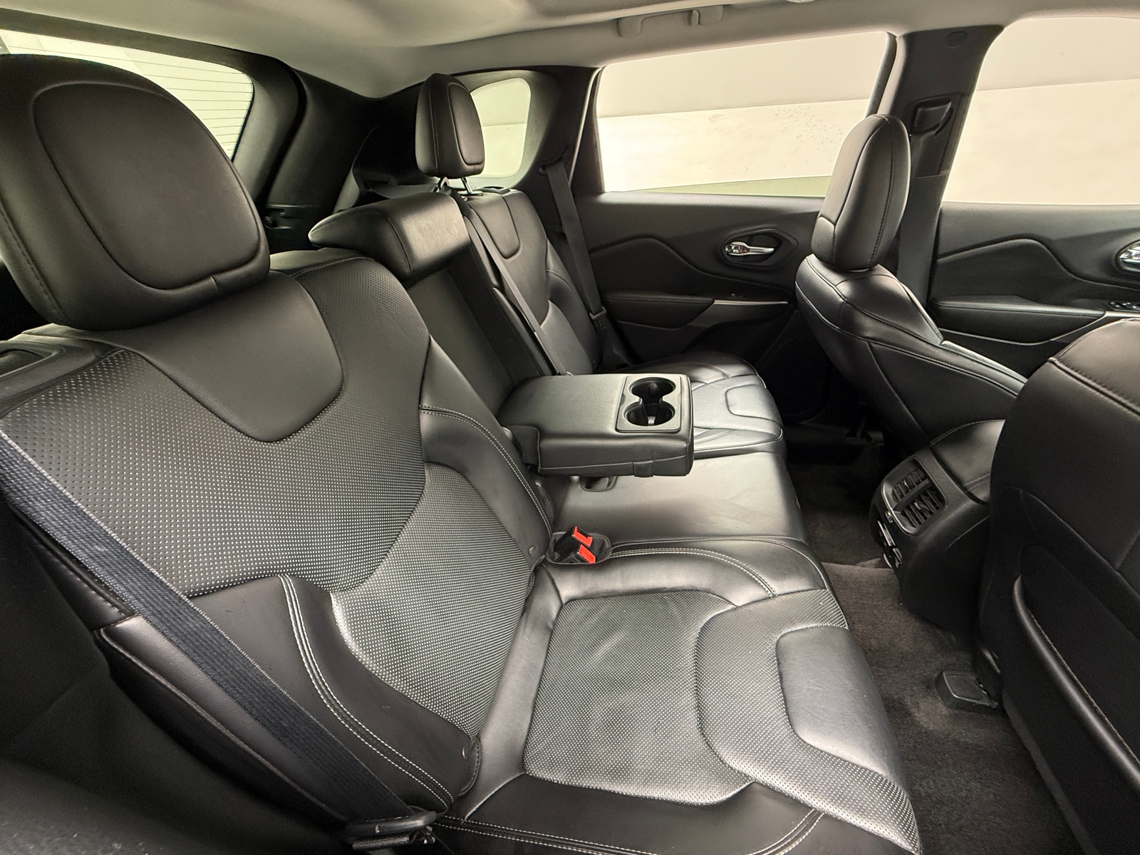 Thumbnail: 2019 Jeep Cherokee - 5