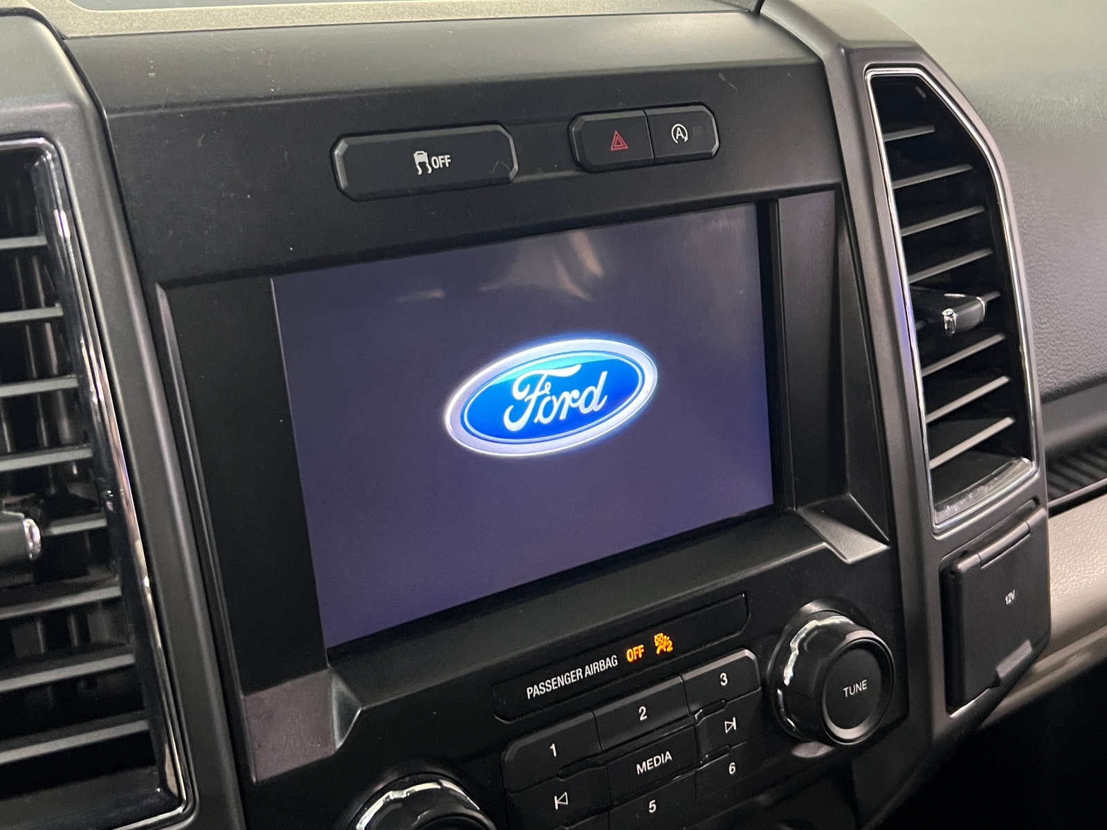 Thumbnail: 2020 Ford Econoline - 4