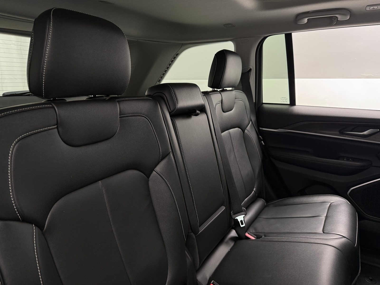 Thumbnail: 2022 Jeep Grand Cherokee - 5