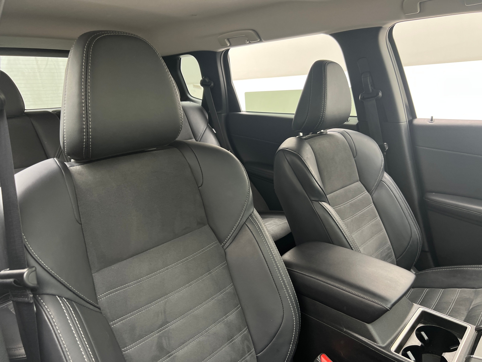 Thumbnail: 2024 Mitsubishi Outlander - 2