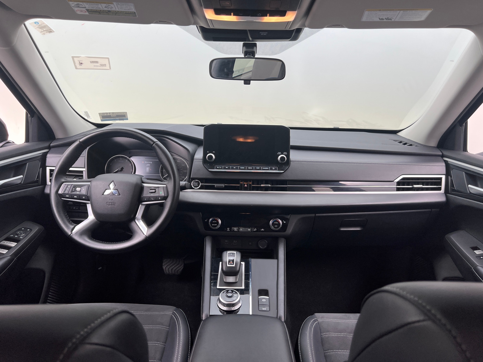 Thumbnail: 2024 Mitsubishi Outlander - 3